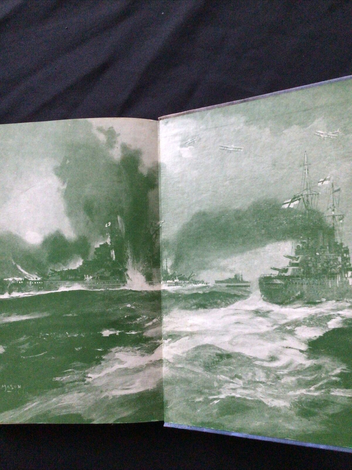 BOOK - BRITAINS GLORIOUS NAVY - Admiral Sir Reginald H S Bacon - (8691)
