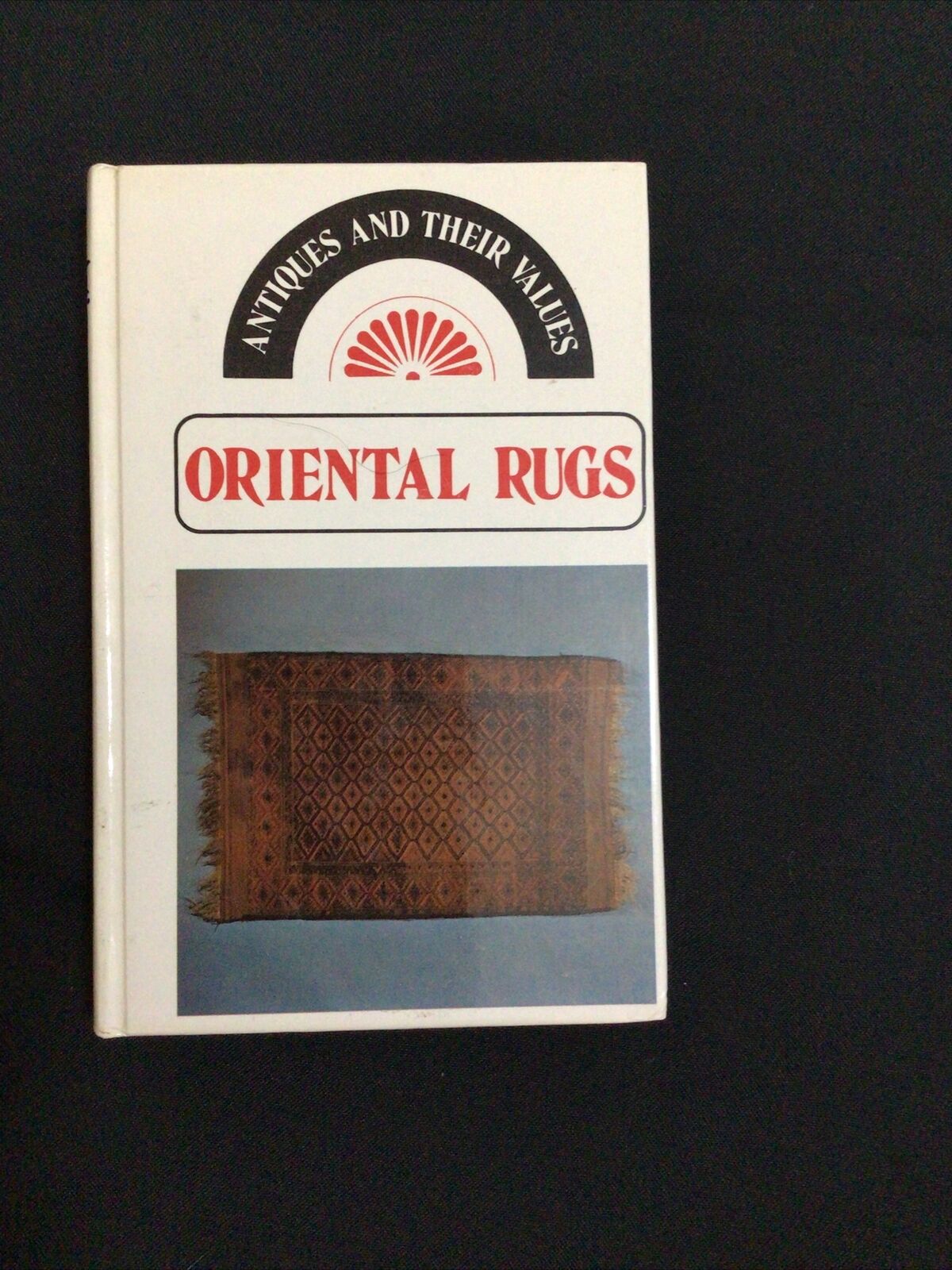 BOOK - Lyle pocket Antiques & Their Values 1977 - ORIENTAL RUGS - (8577)