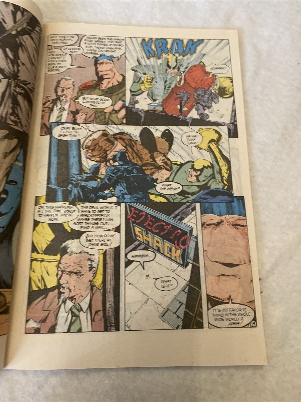 COMIC - DC Comics  JUSTICE LEAGUE QUARTERLY Summer 1991 - New York (8804)