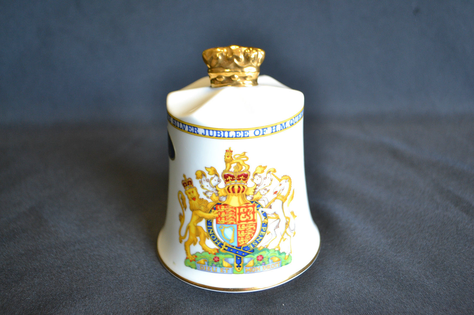 Aynsley China Commemorative Kings & Queens Silver Jubilee 1977 China BELL (1558)