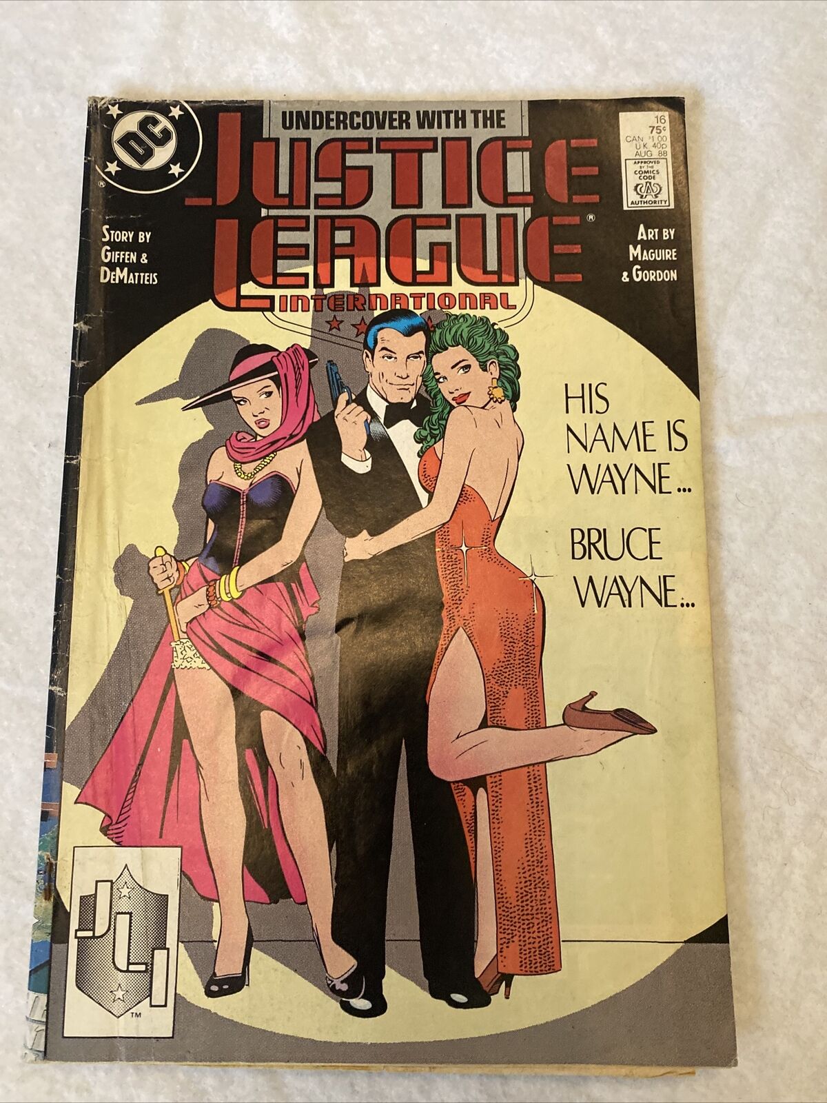 COMIC - DC Comics Justice League INTERNATIONAL - Aug 1988 - Bruce Wayne (8803