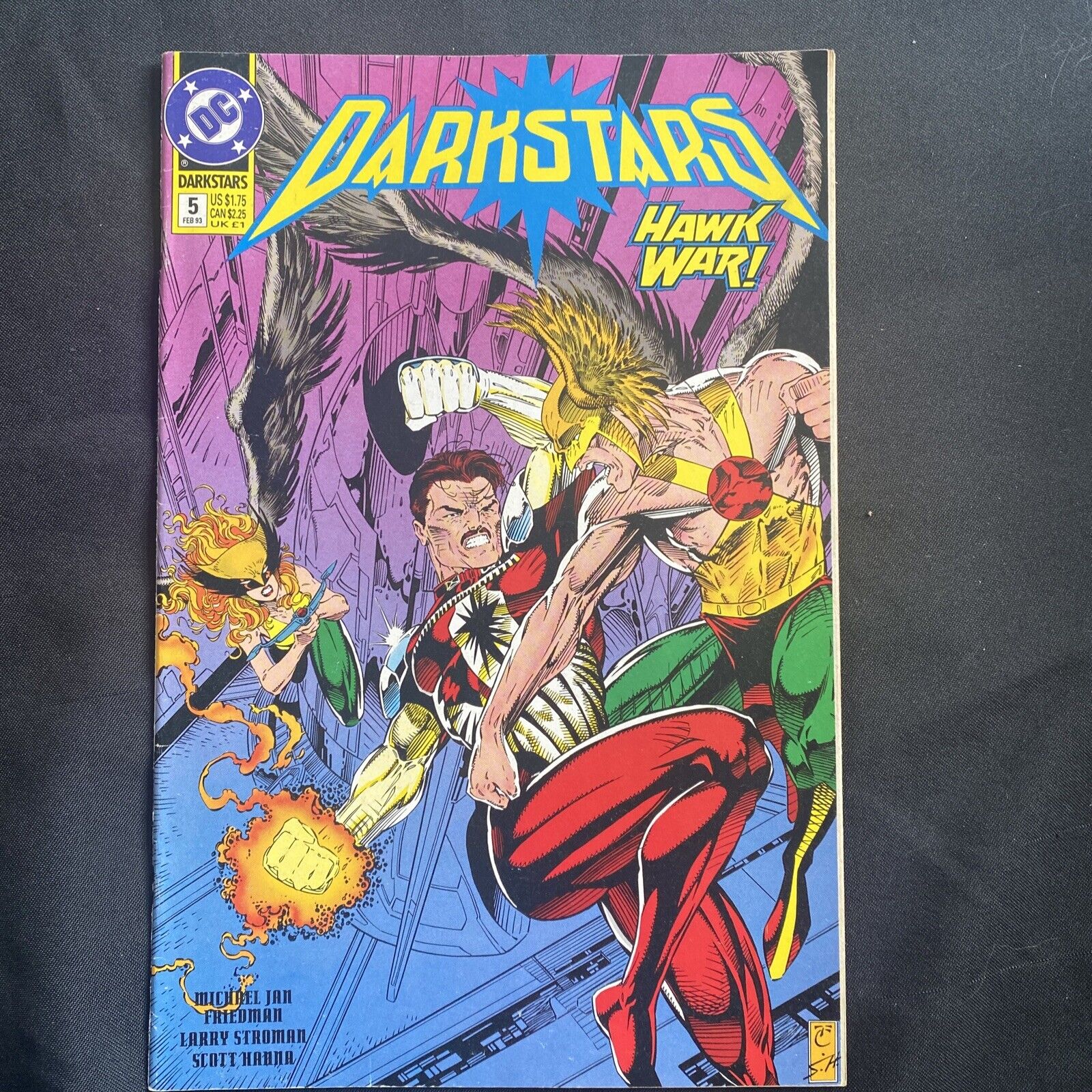 COMIC - DC Comics DARKSTARS Hawk War - Feb 1993 - New York - (8821)