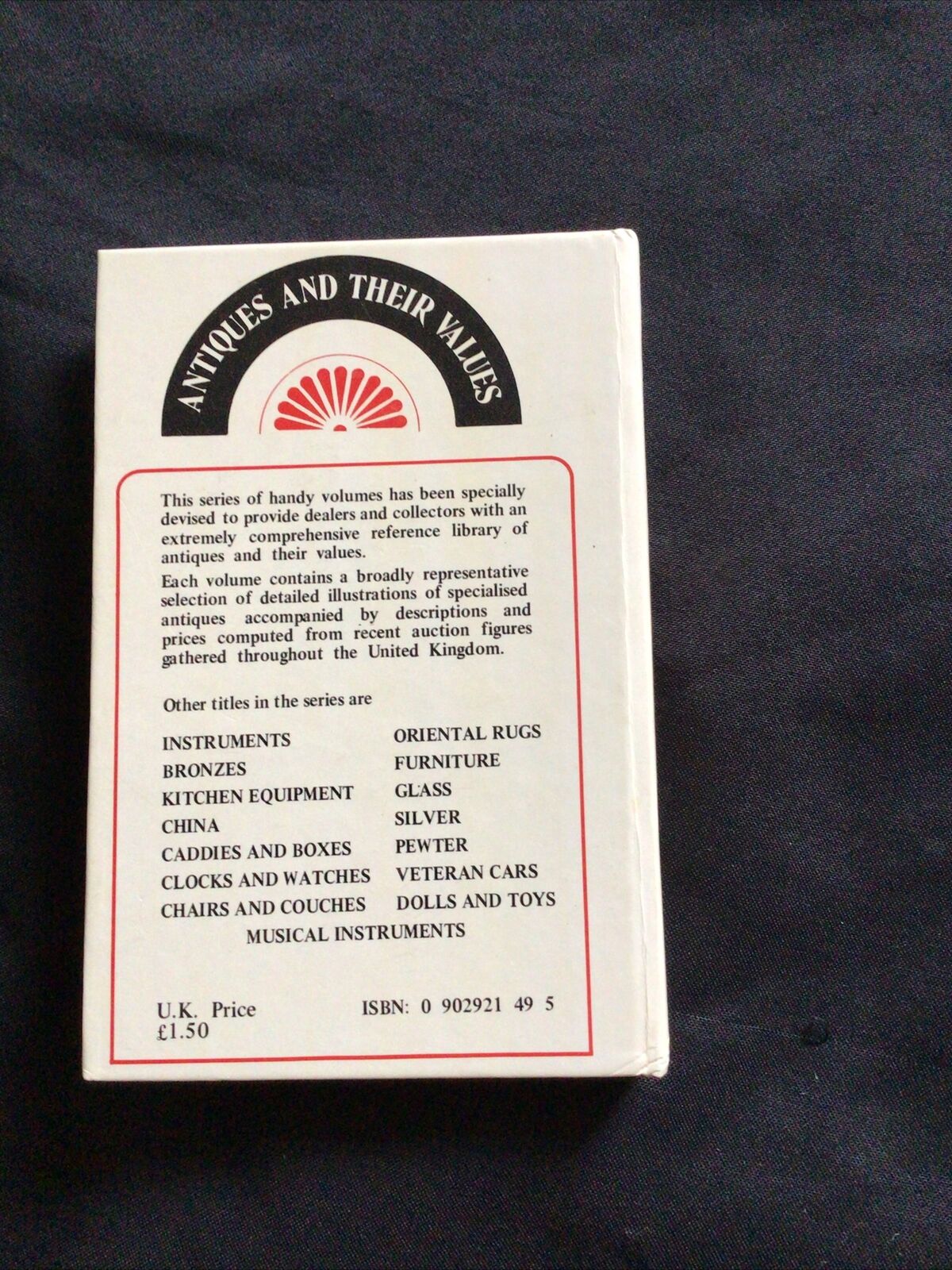 BOOK - Lyle pocket Antiques & Their Values 1976 - MILITARIA - (8586)