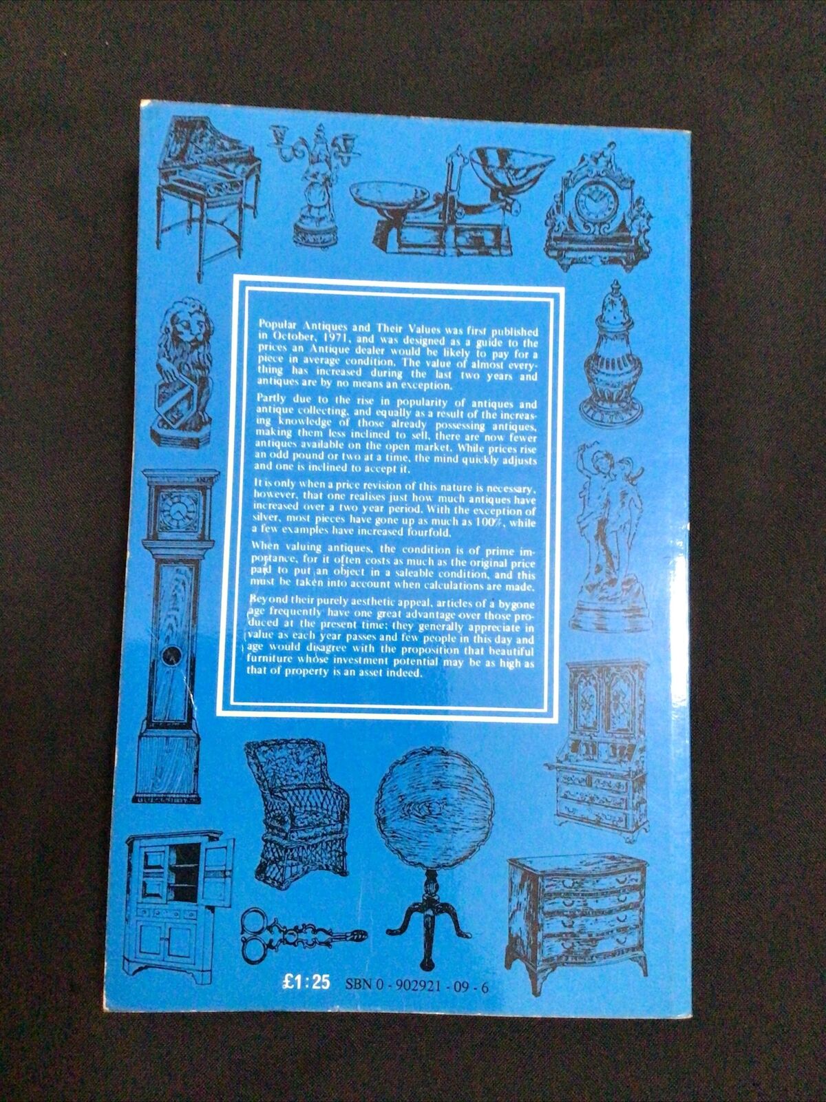 BOOK - Lyle popular antiques and their values 1975 - (8593)