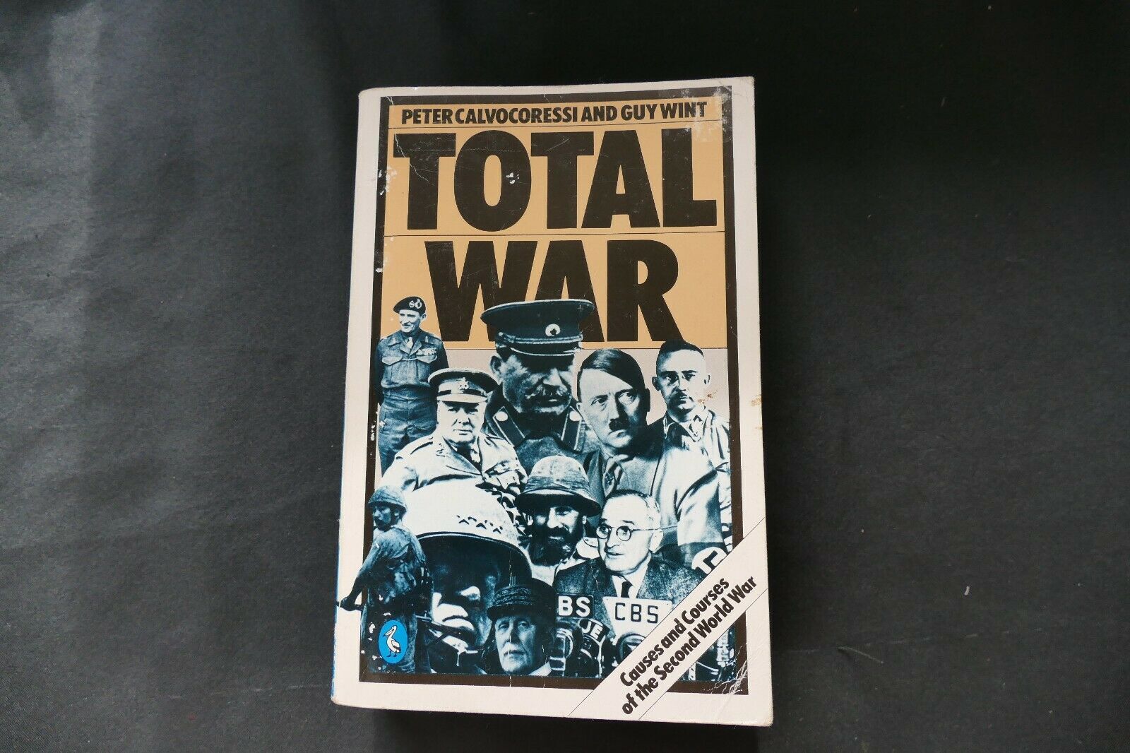 BOOK - TOTAL WAR - Peter Calvocoressi & Guy Wint (8717)