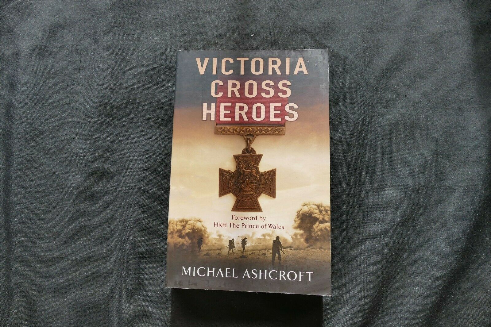 BOOK - VICTORIA CROSS HEROES - Michael Ashcroft (8743)