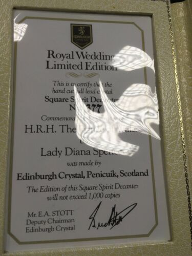 Edinburgh Crystal Commemorative decanter Charles & Diana 377/1000 cert - (7365)