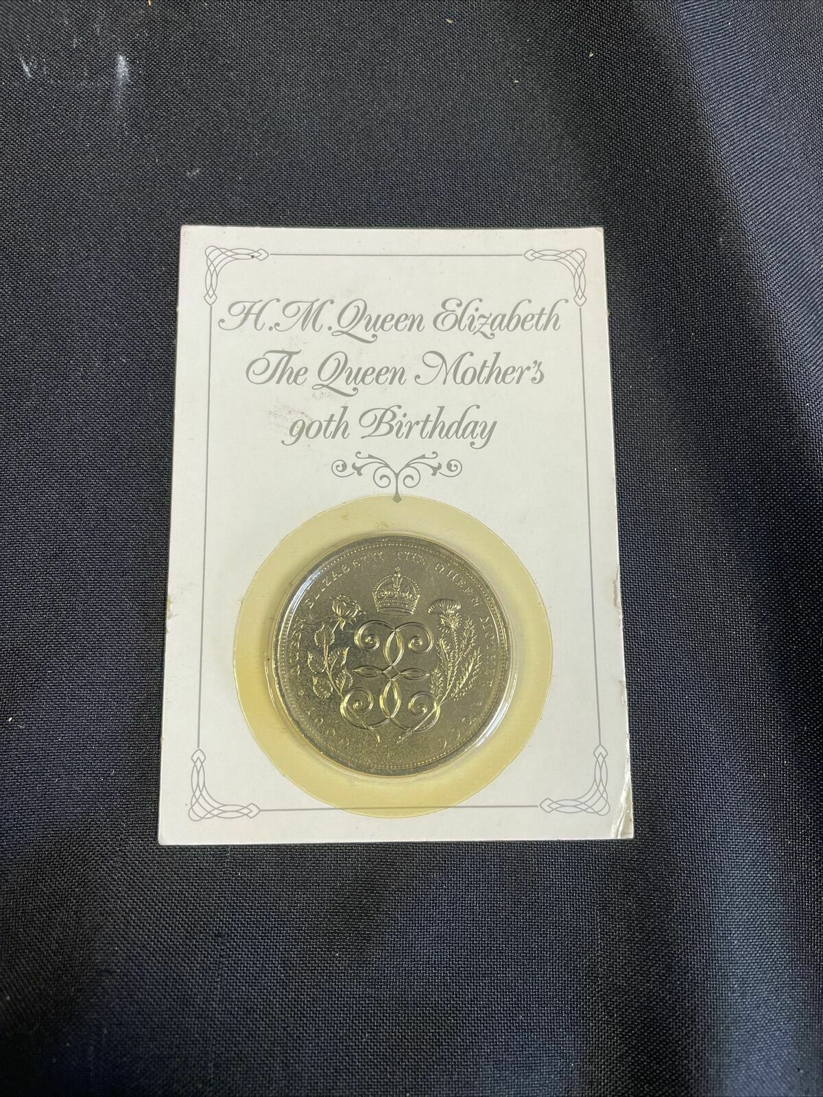 Commemorative Coin on Card GB £5 1990 - Queen's Mother 90th Birthday -(8227)