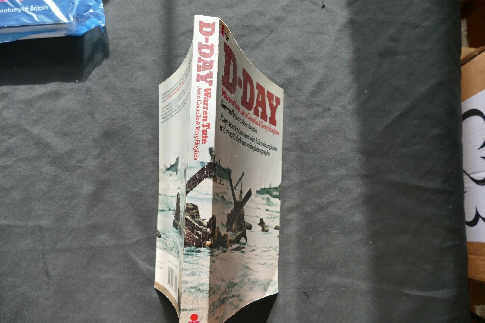 BOOK - D-DAY - Warren Tute, Costello & Hughes - (8722)