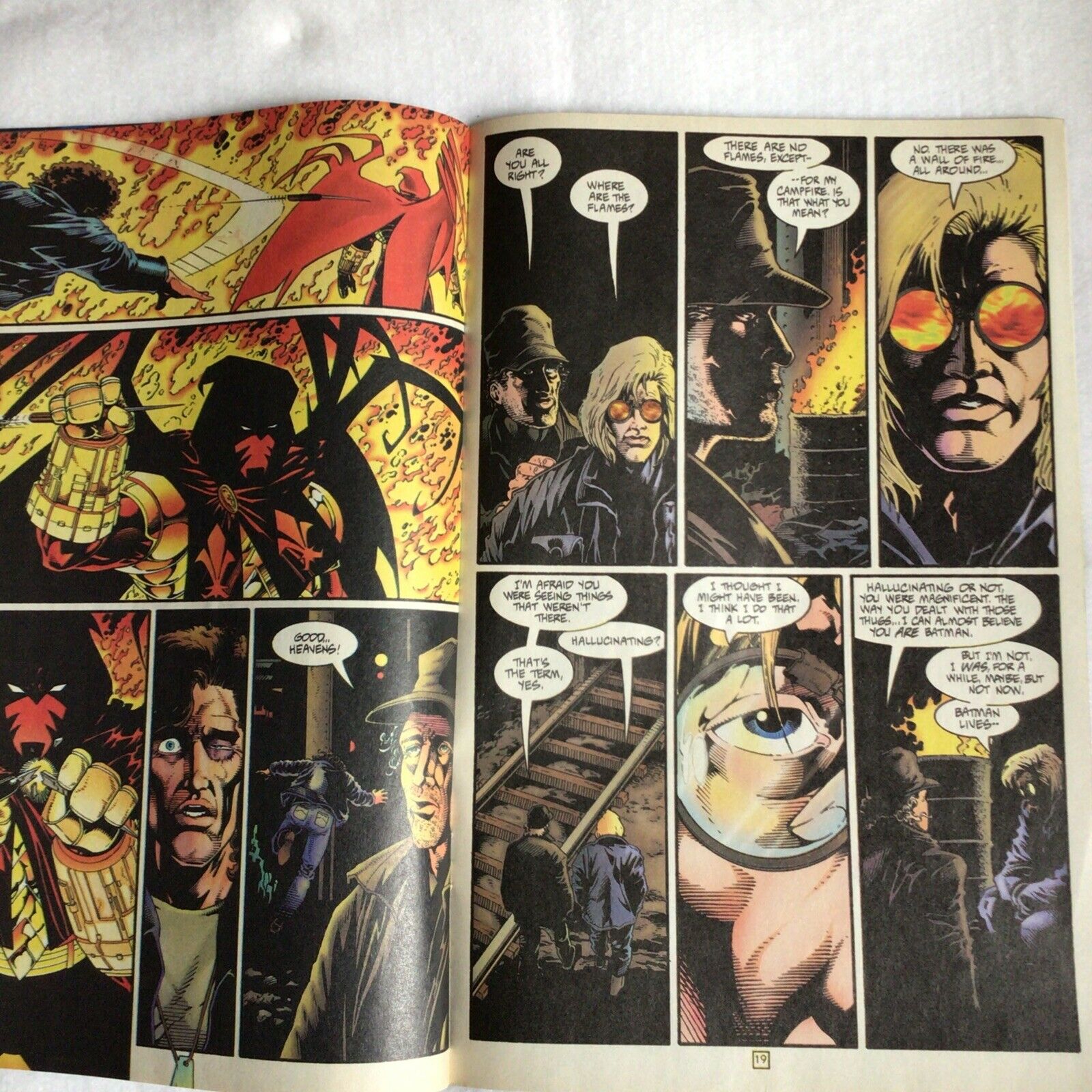 COMIC - DC Comics  AZREAL Fallen Angel vs Batman - Feb 1995 - New York (8889)