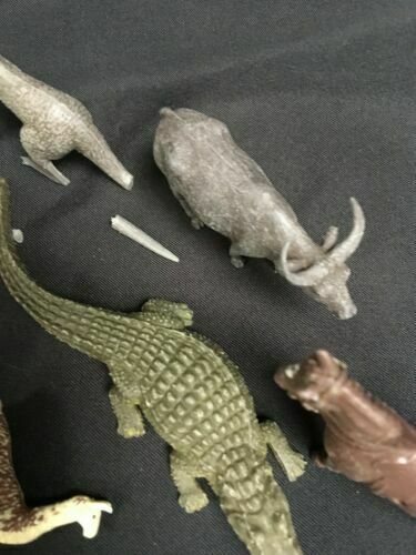 BRITAINS Plastic Toy Animals 1970’s X 14 Gorilla Lion Bear Crocodile Etc (2293)
