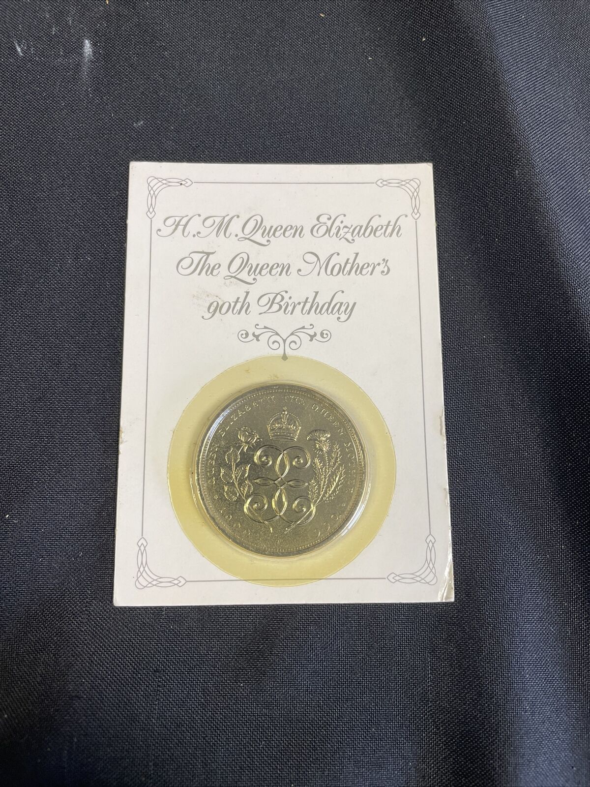 Commemorative Coin on Card GB £5 1990 - Queen's Mother 90th Birthday -(8227)