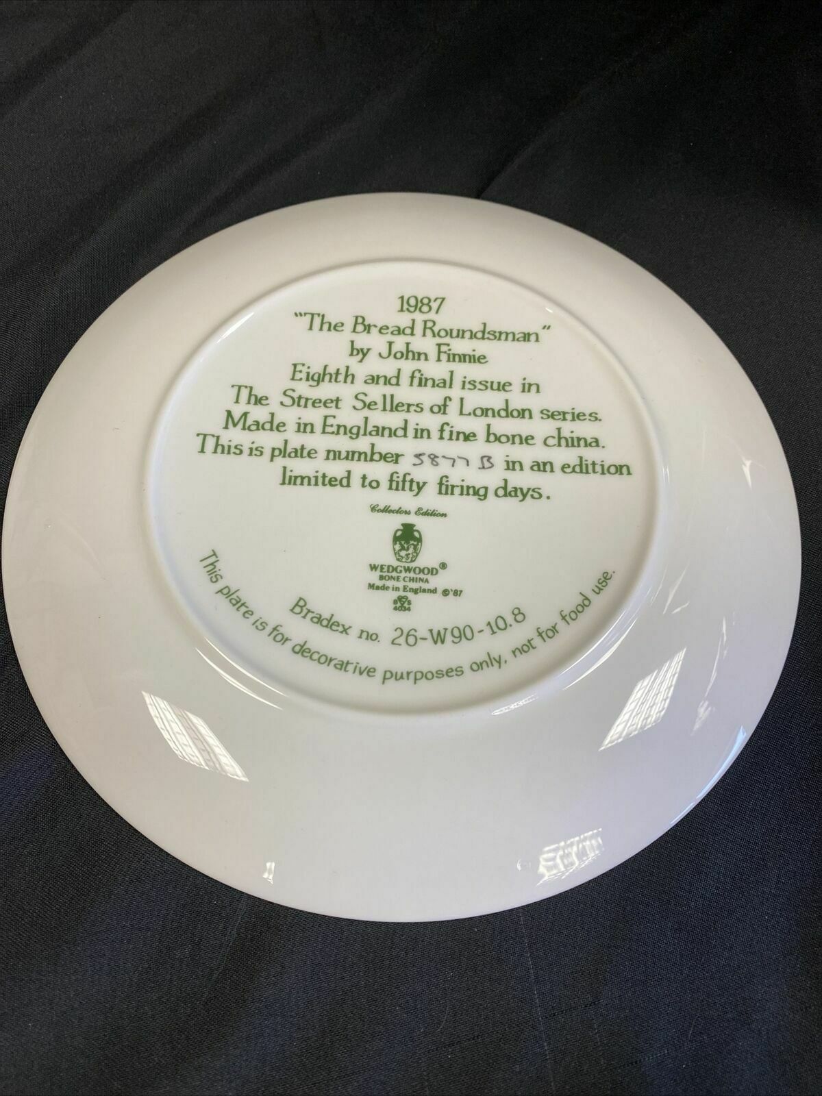 Wedgwood 1987 LONDON Collectors plates x2 Milkman & Bread Roundsman -(7840