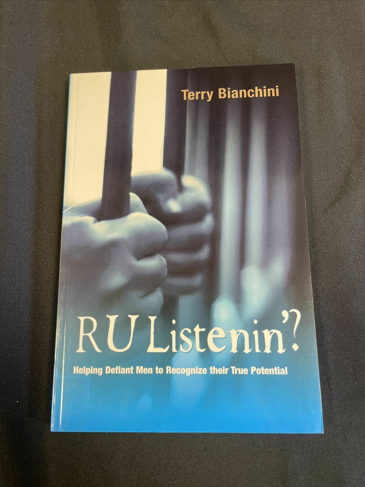 BOOK - RU Listenin? - Helping Men to recognize potential Terry Bianchini - (8202)
