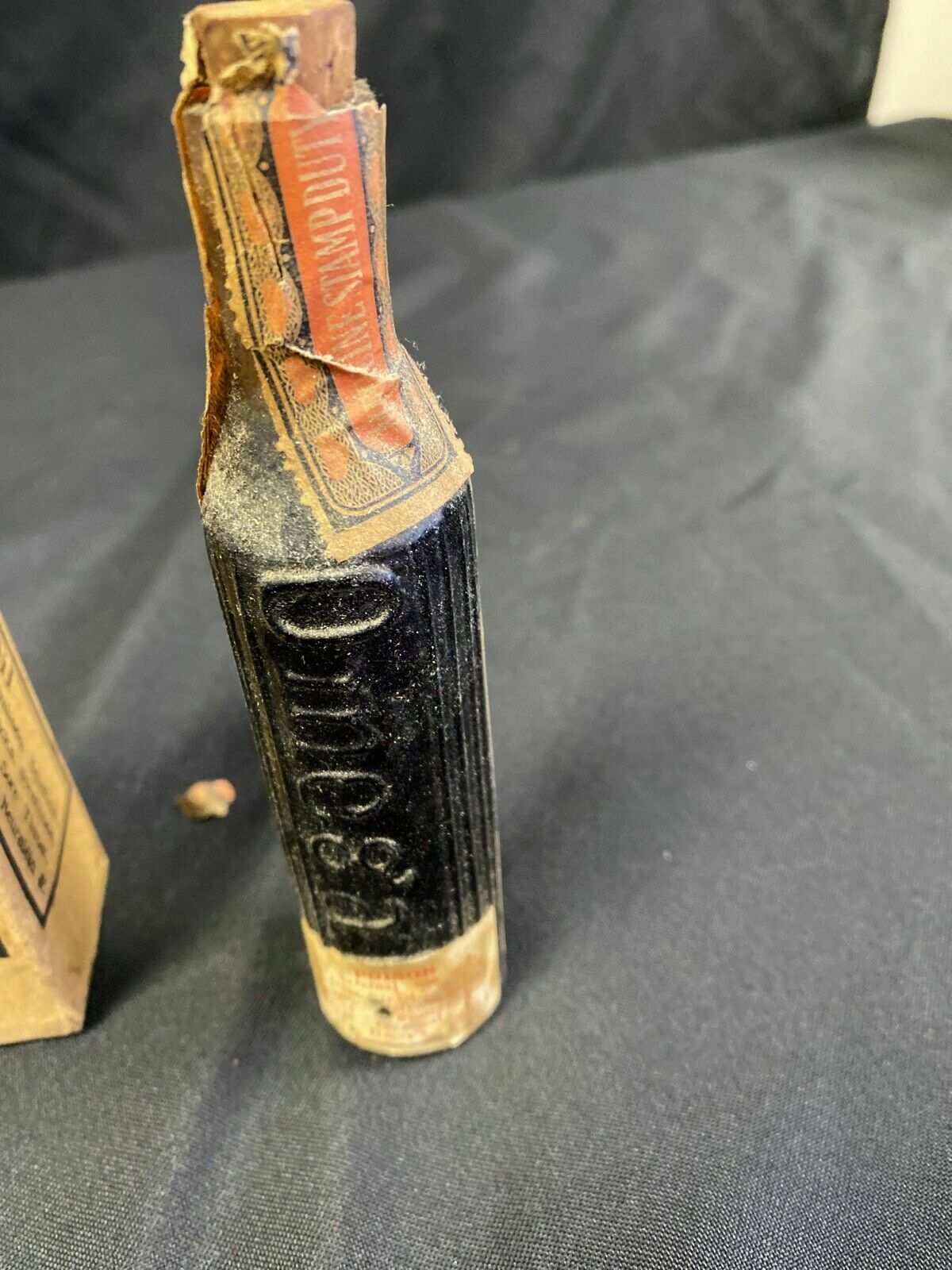 Antique Poison Medicine Bottle Full sealed ->100 yrs.  OMEGA OIL - London -(6602