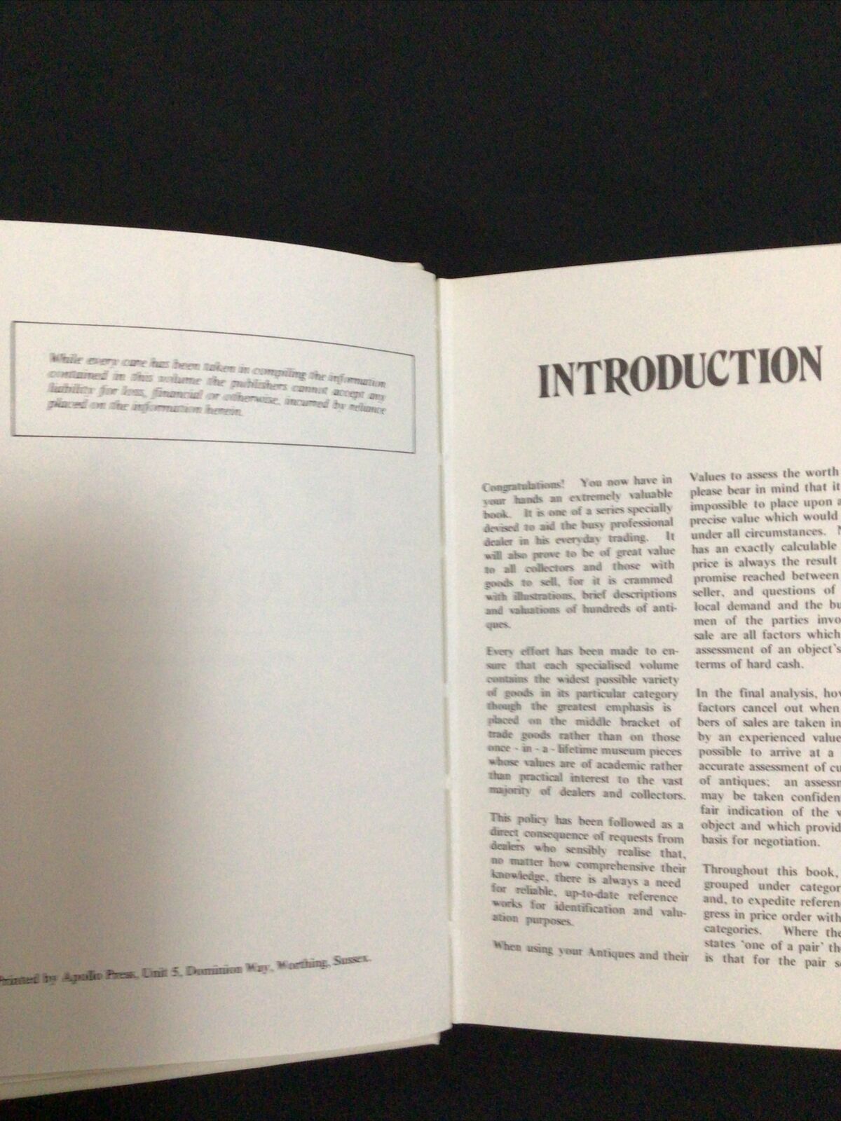 BOOK - Lyle pocket Antiques & Their Values 1977 - ORIENTAL RUGS - (8577)