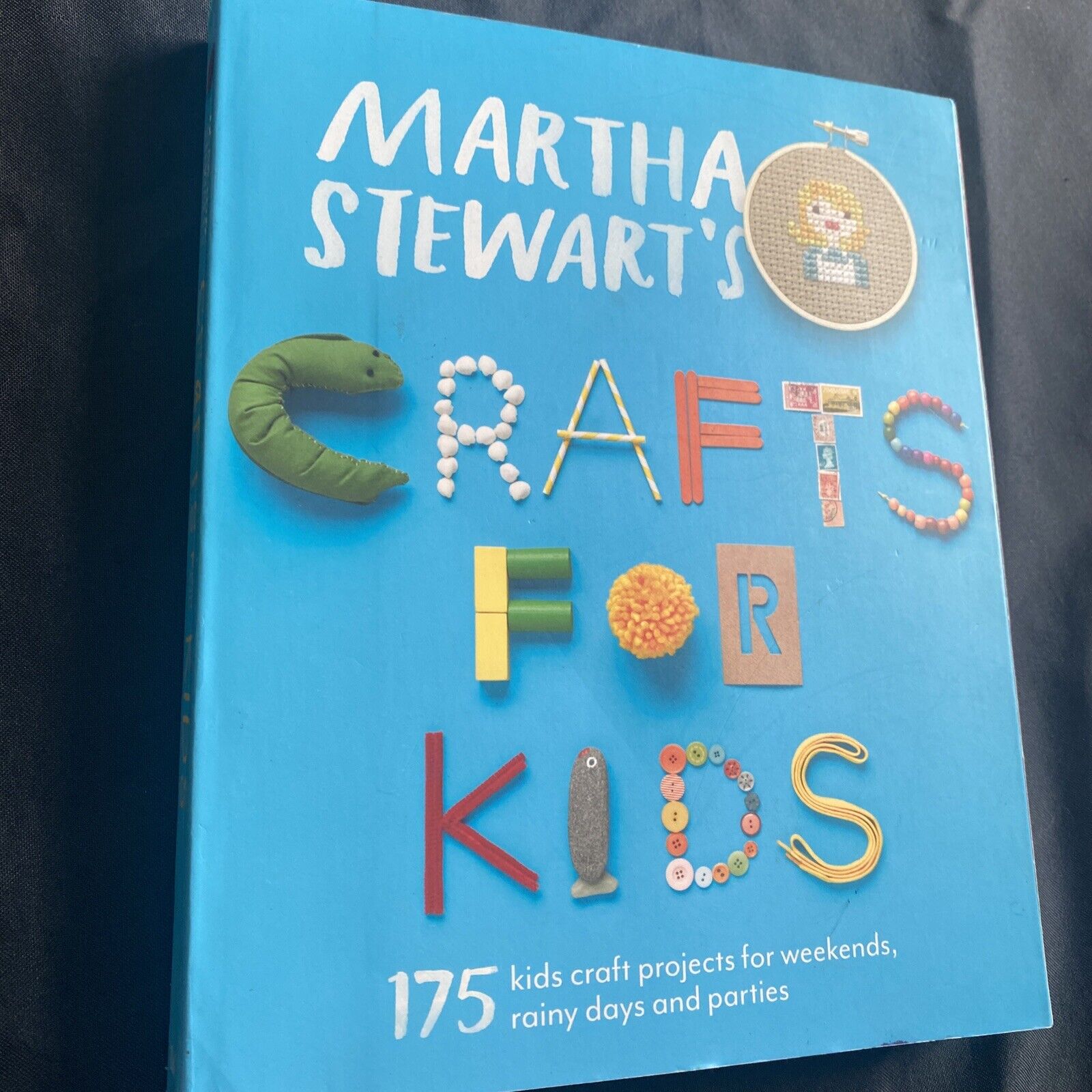 BOOK - Martha Stewart's - Crafts For Kids - 175 Craft Projects - (9665)