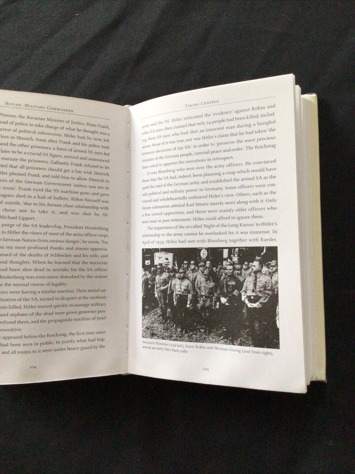 BOOK - HITLER MILITARY COMMANDER - Rupert Matthews - (8688)
