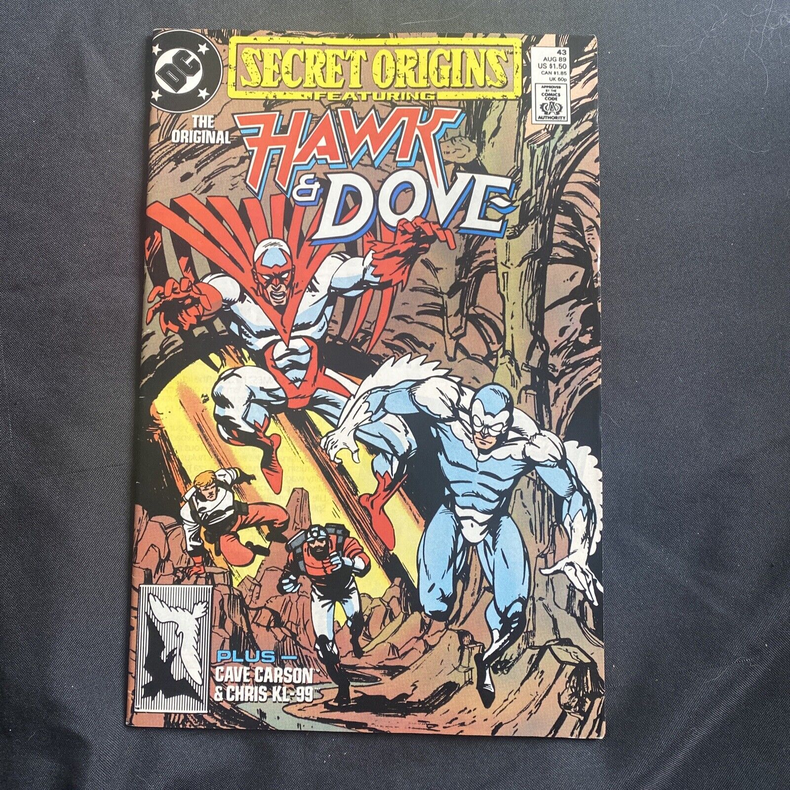 COMIC - DC Comics HAWK & DOVE + Cave Carson & Chriss KL-99 - Aug 1989 (8823