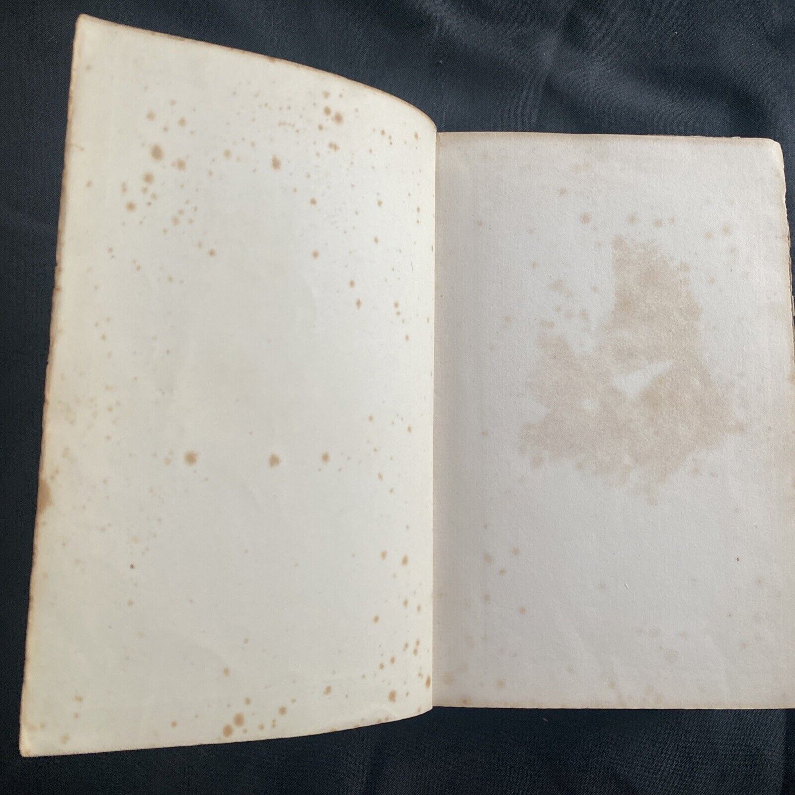 BOOK - The Works of Tennyson - Macmillan & Co 1884 print - (9672)
