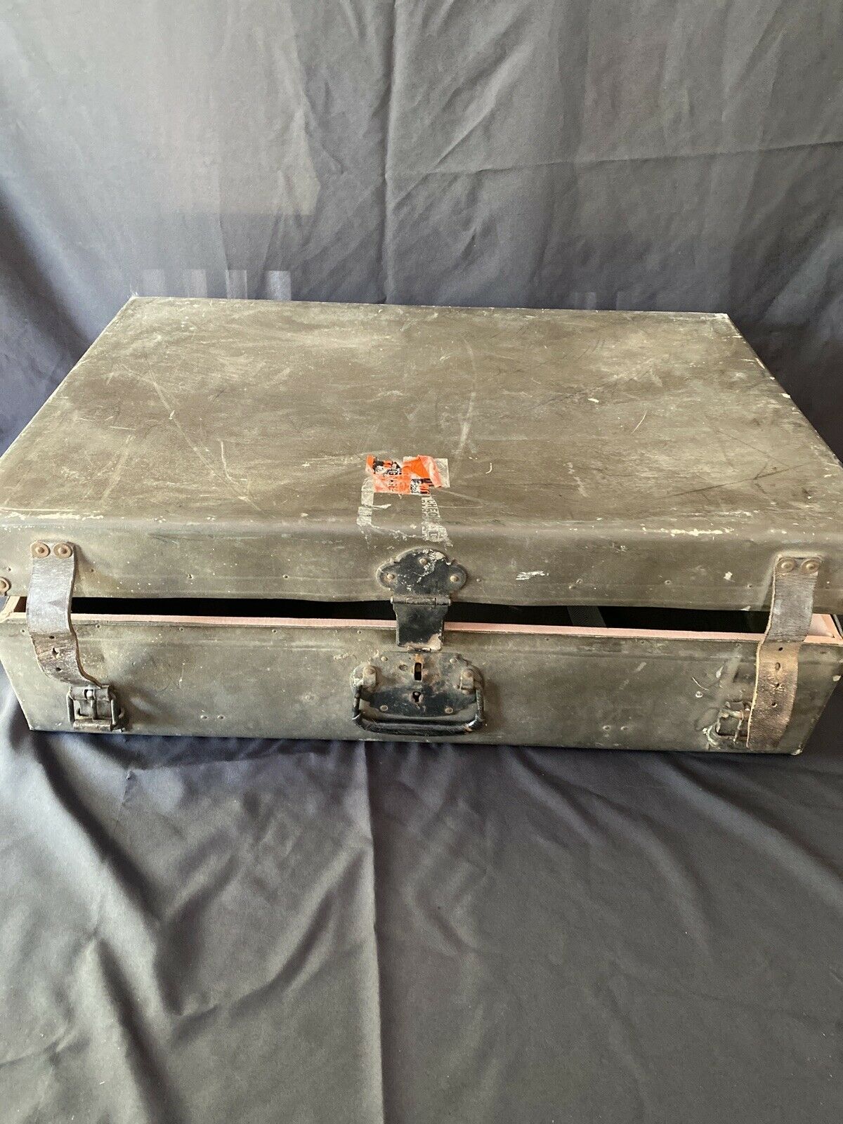 Military Suitcase Luggage Green Metal Parts Wood Frame Display Prop Unica 6516