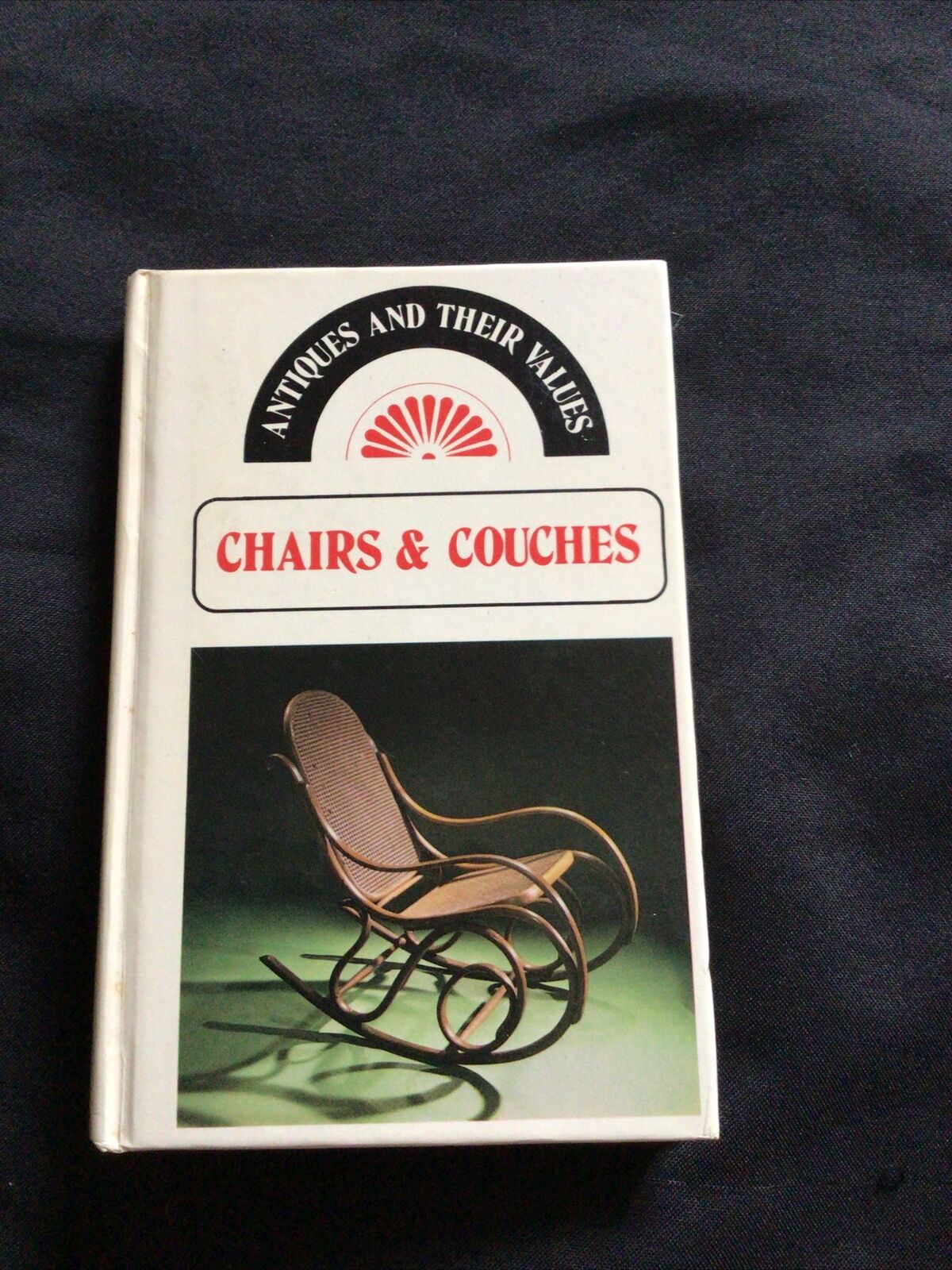 BOOK - Lyle pocket Antiques & Their Values 1977 - CHAIRS & COUCHES - (8585)