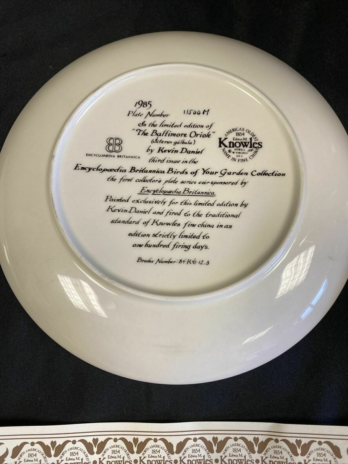 Knowles 1985 Birds in Your Garden Plates x 2 - Baltimore Oriole & The Robin(7834