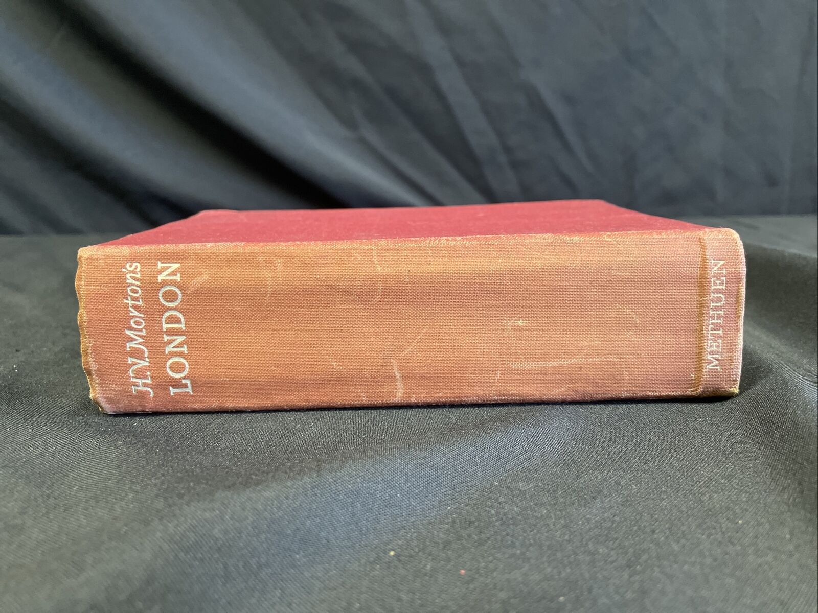 Book H. V. Morton - London - 6th Edition 1941 - (8158)