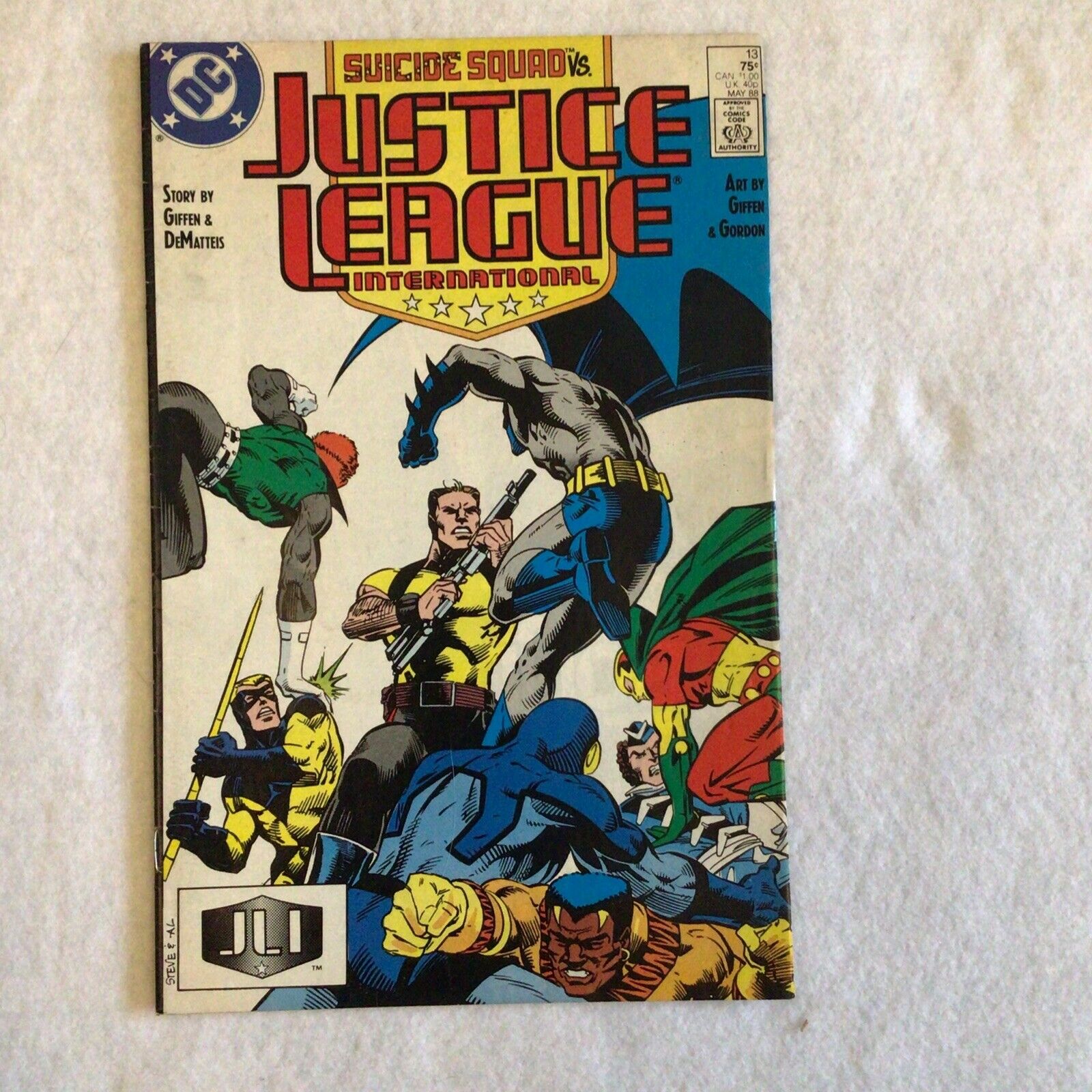 COMIC - DC Comics JUSTICE LEAGUE INTERNATIONAL vs SUICIDE SQUAD  May 1988 (8856