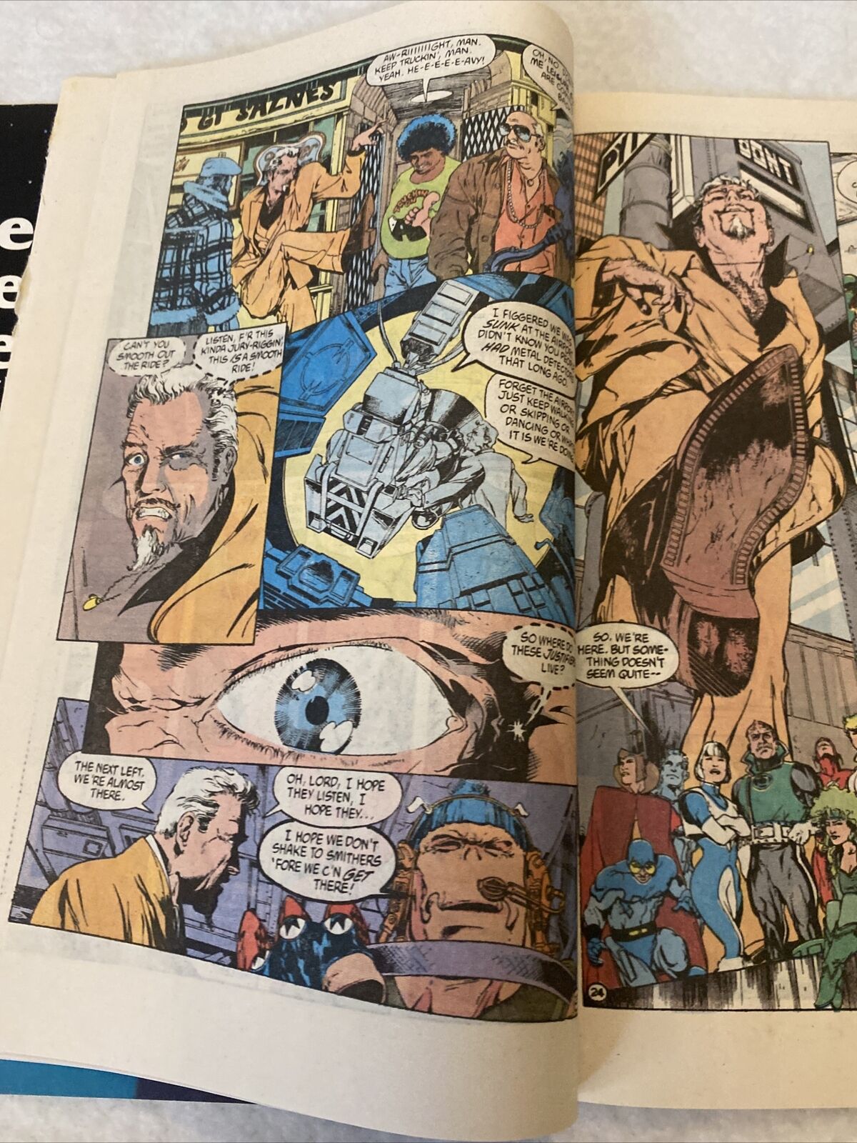 COMIC - DC Comics  JUSTICE LEAGUE QUARTERLY Summer 1991 - New York (8804)