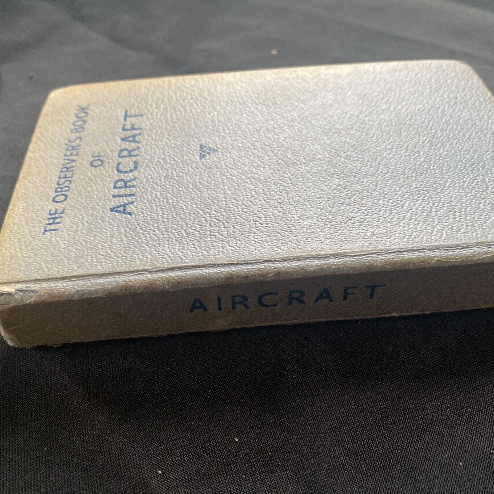 BOOK - The Observer's Book of Aircraft 1970 edition - (9652)