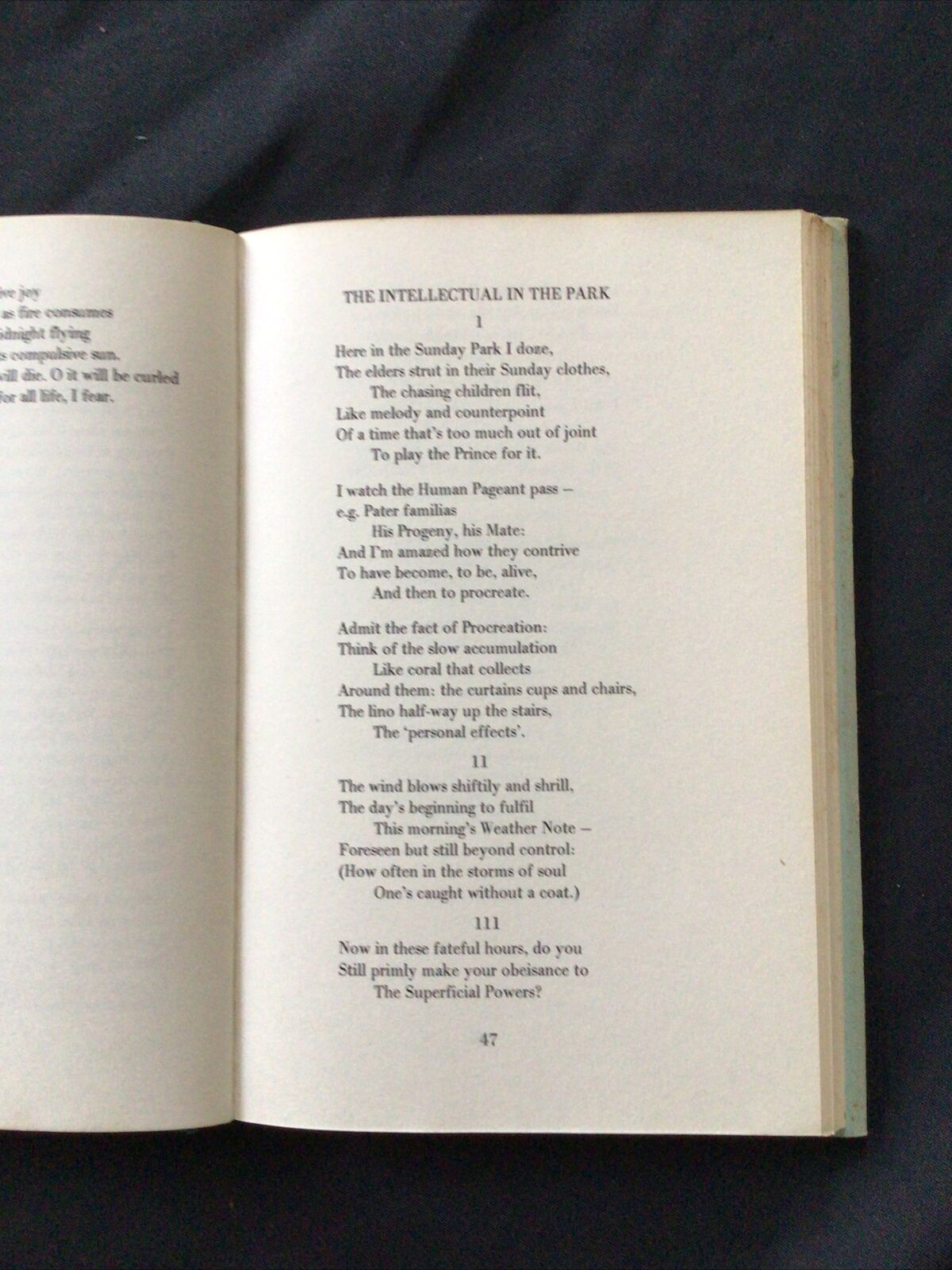 BOOK - SELECTED POEMS by PATRIC DICKINSON - 1968 - (8700)