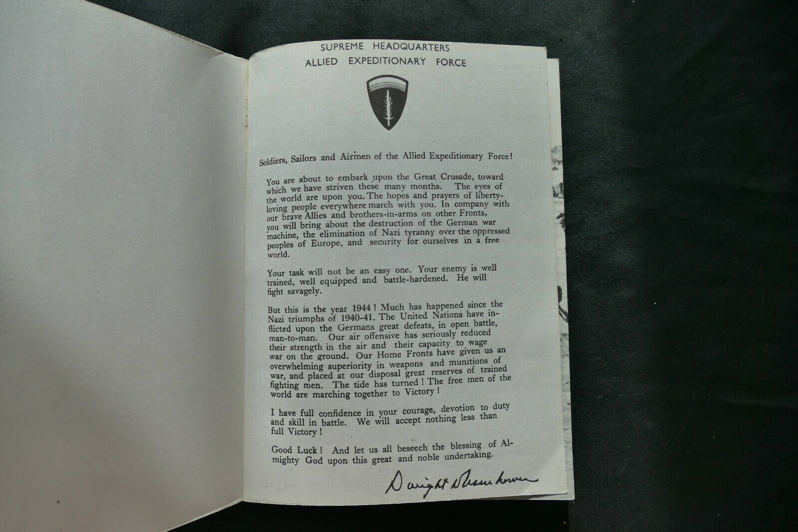 BOOK - D-DAY - Warren Tute, Costello & Hughes - (8722)