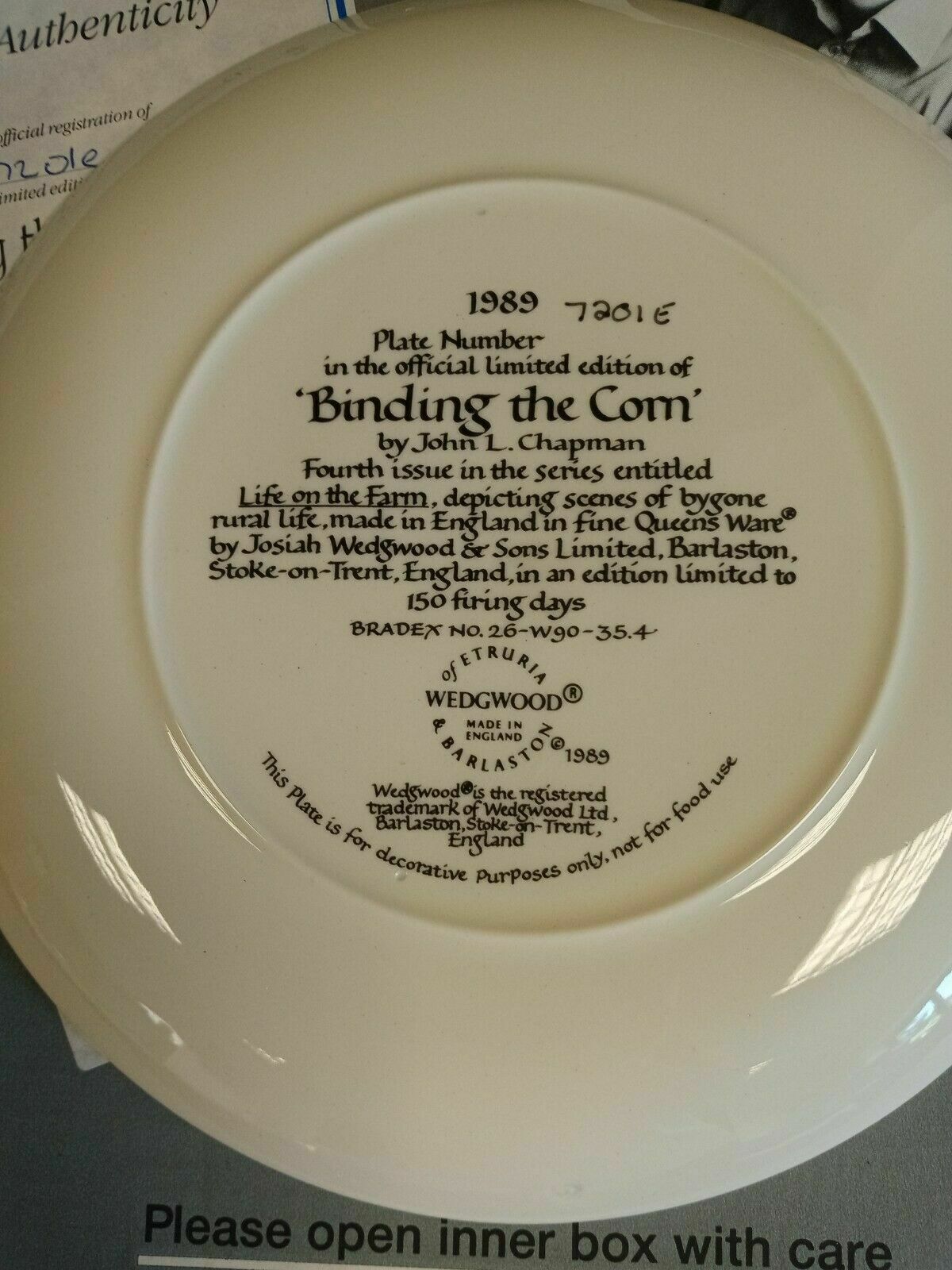 Wedgwood Queensware Collectors Boxed Plate Lim. Ed. 1989 Binding The Corn (7879)