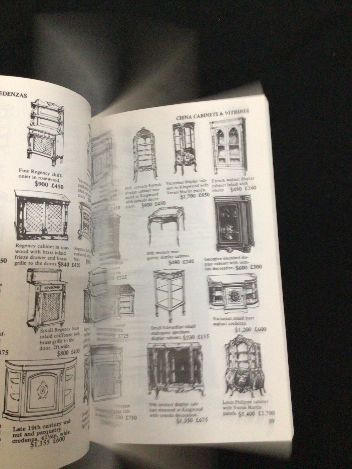 BOOK - Lyle popular antiques and their values 1979 - (8594)