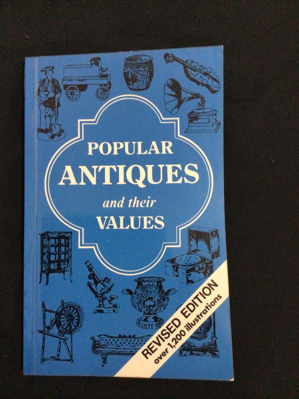 BOOK - Lyle popular antiques and their values 1979 - (8594)