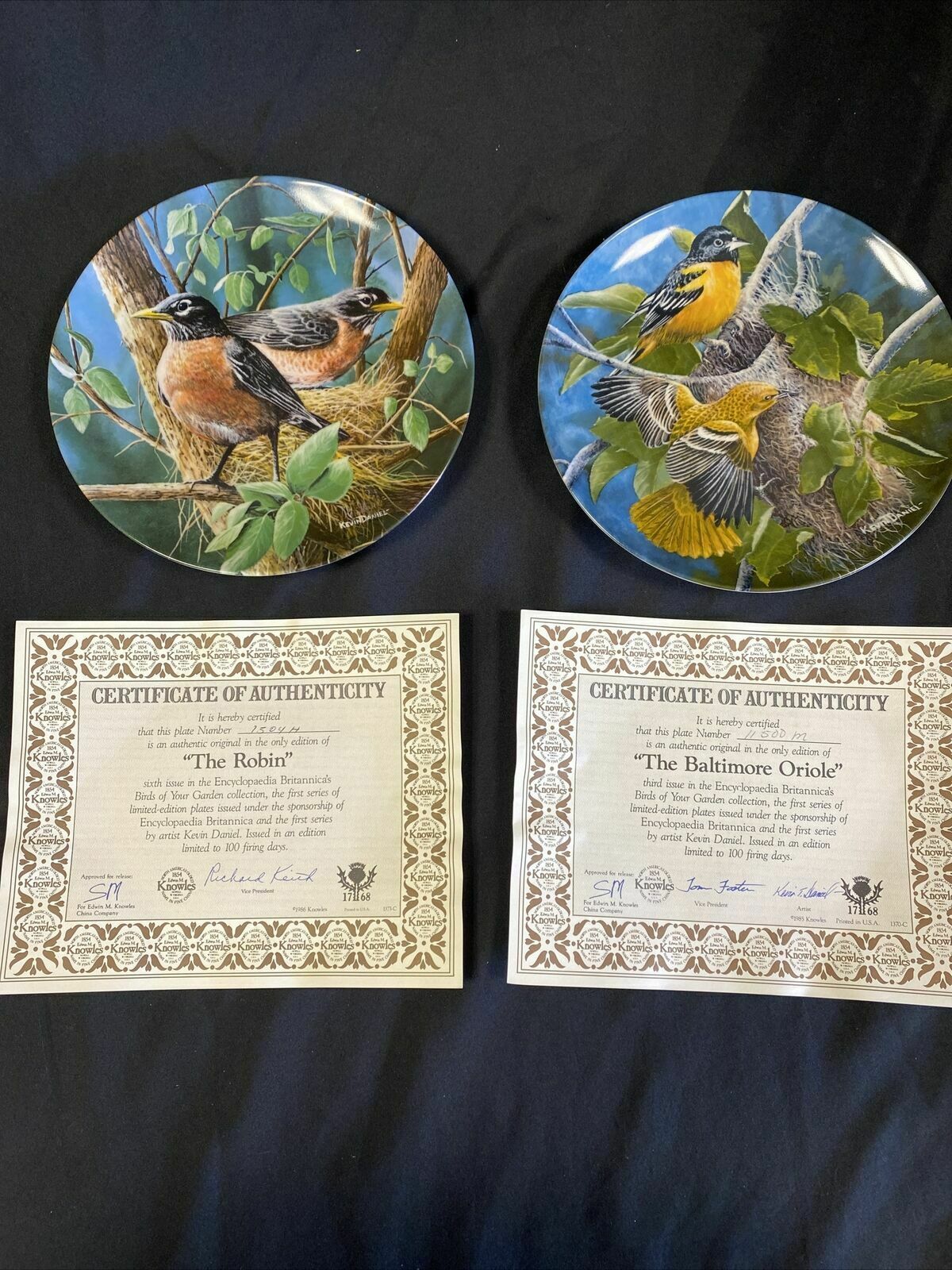 Knowles 1985 Birds in Your Garden Plates x 2 - Baltimore Oriole & The Robin(7834