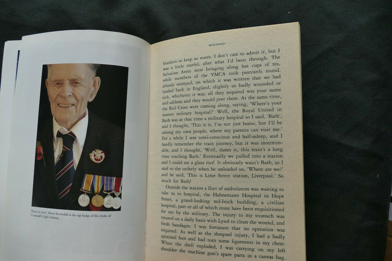 BOOK  - THE LAST FIGHTING TOMMY - Harry Patch (8739)