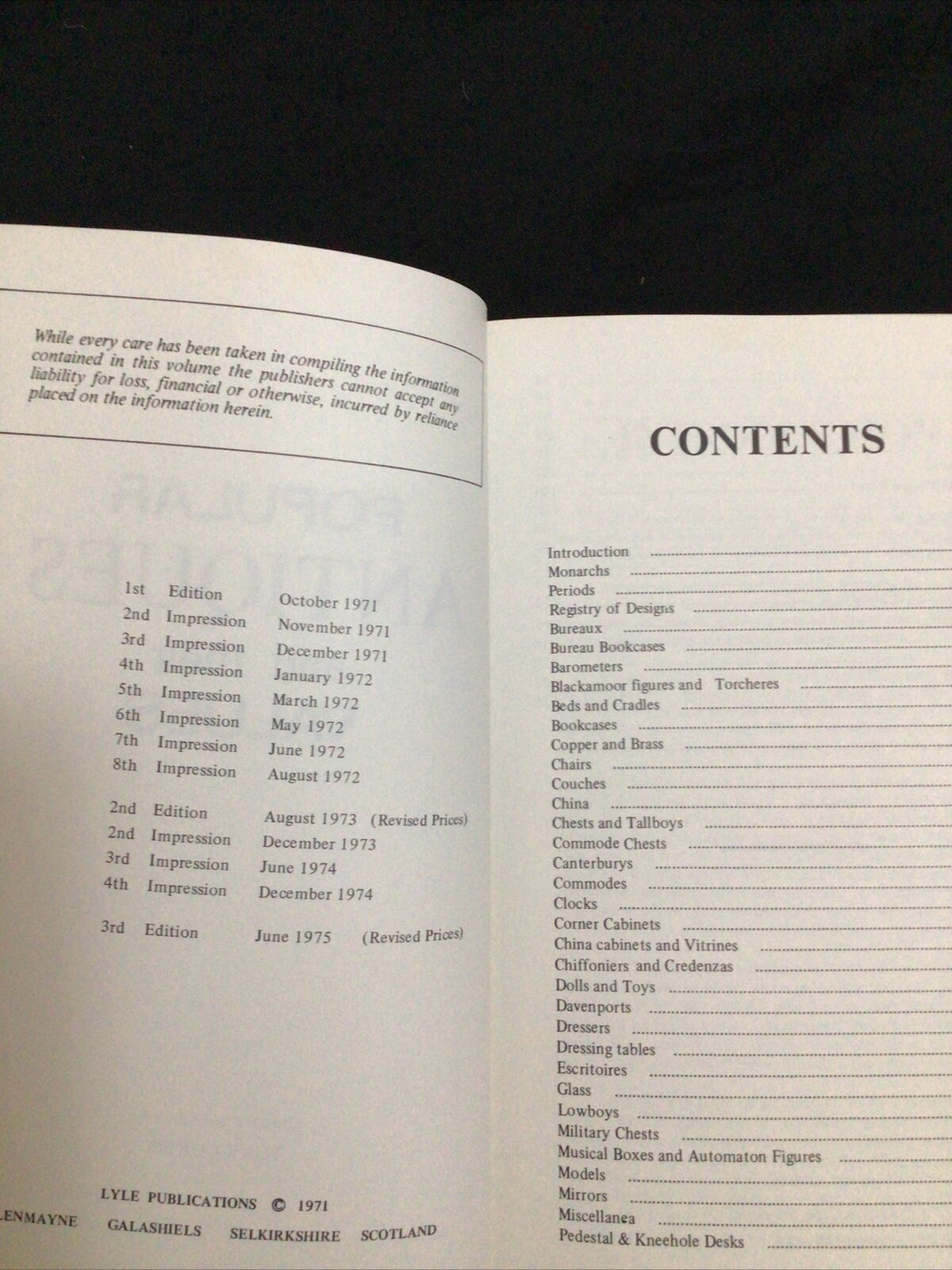 BOOK - Lyle popular antiques and their values 1975 - (8593)