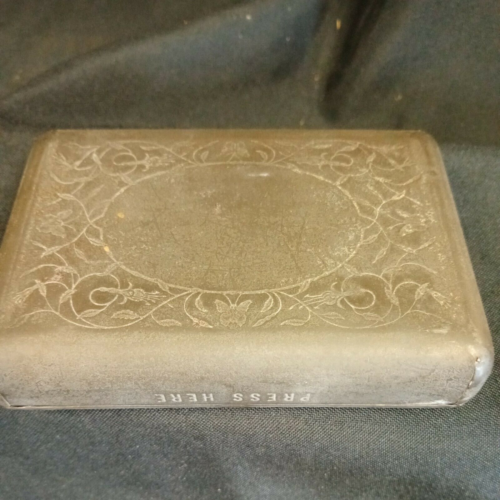 Jahnkes's Patent Tin 15 May 1880 Floral and Butterfly decoration Rare - (7938)