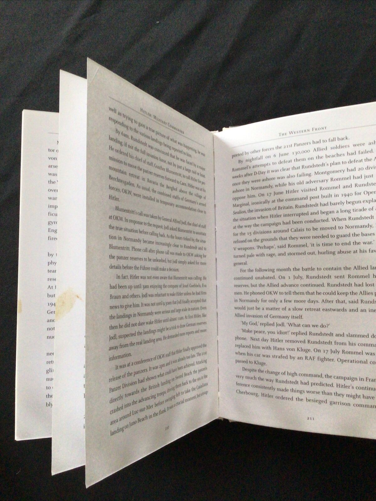 BOOK - HITLER MILITARY COMMANDER - Rupert Matthews - (8688)