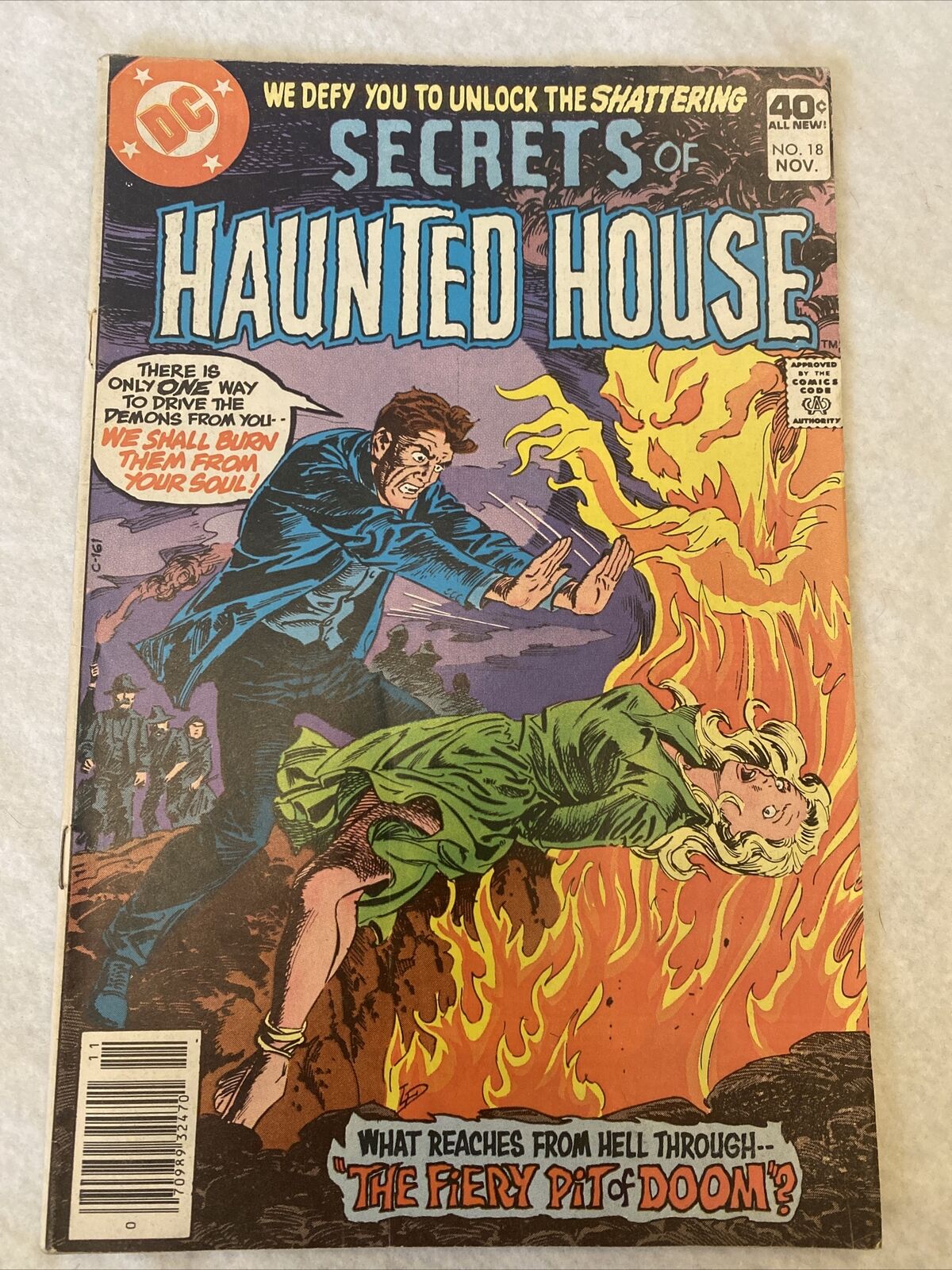 COMIC - DC Comics Secrets of HAUNTED HOUSE - Nov 1979 - New York - (8841)