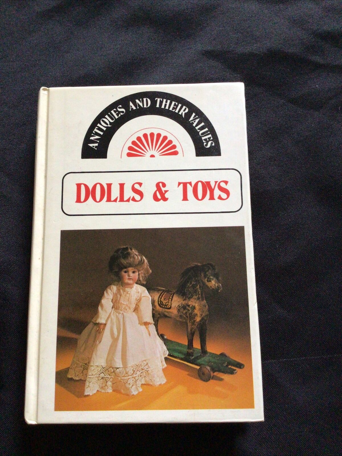 BOOK - Lyle pocket Antiques & Their Values 1977 - DOLLS AND TOYS - (8587)