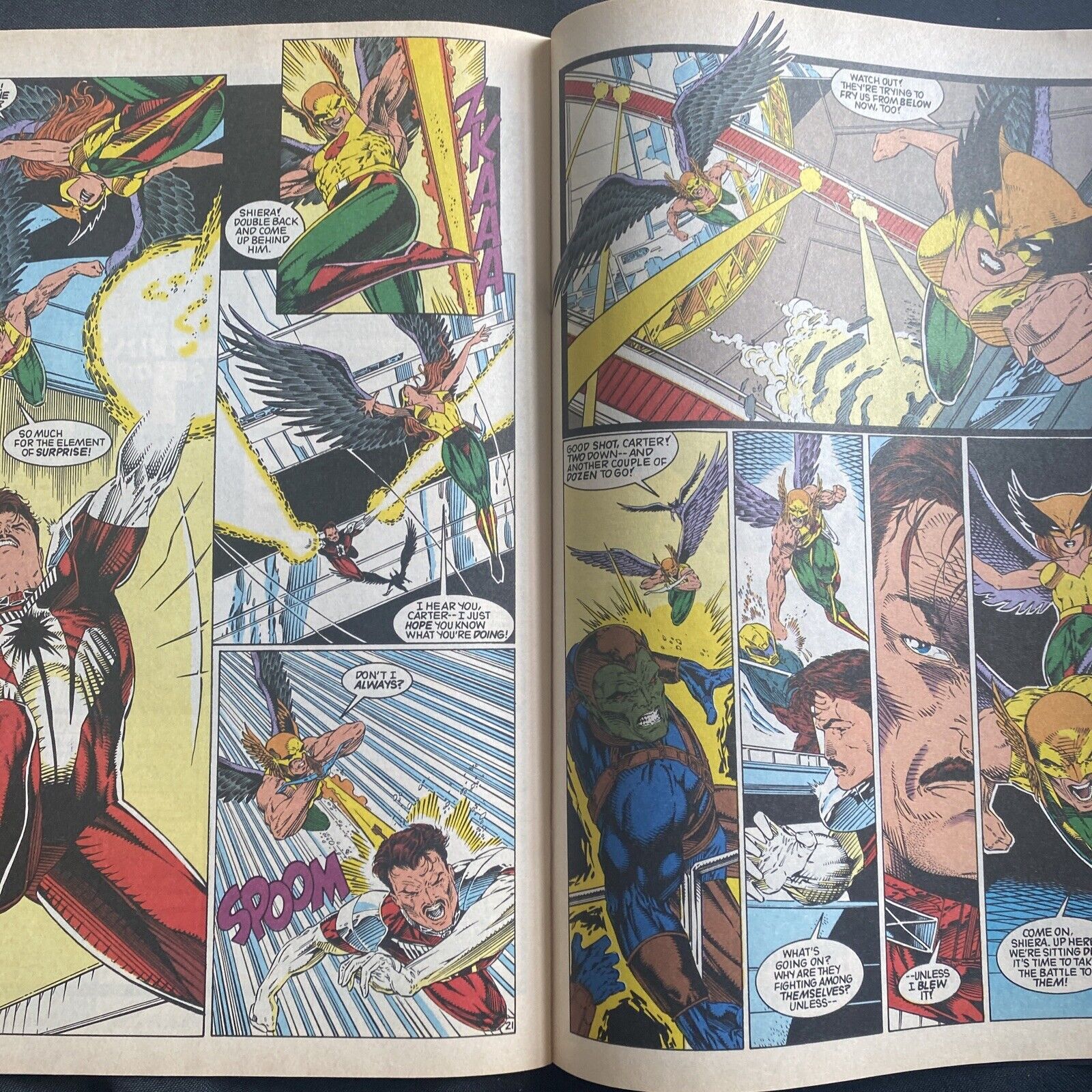 COMIC - DC Comics DARKSTARS Hawk War - Feb 1993 - New York - (8821)