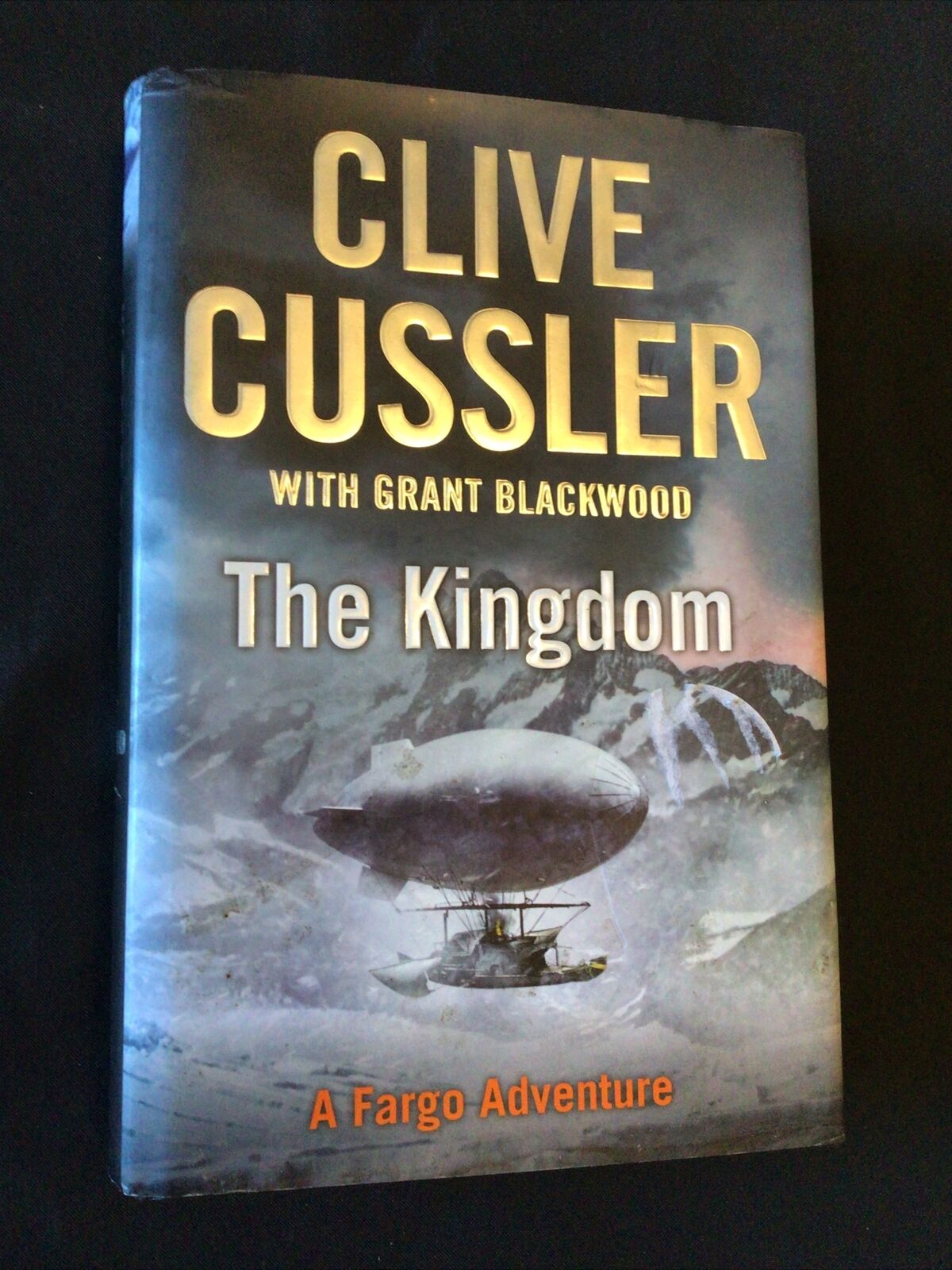BOOK - THE KINGDOM - Clive Cussler - Hardback - 2011 - (8664)