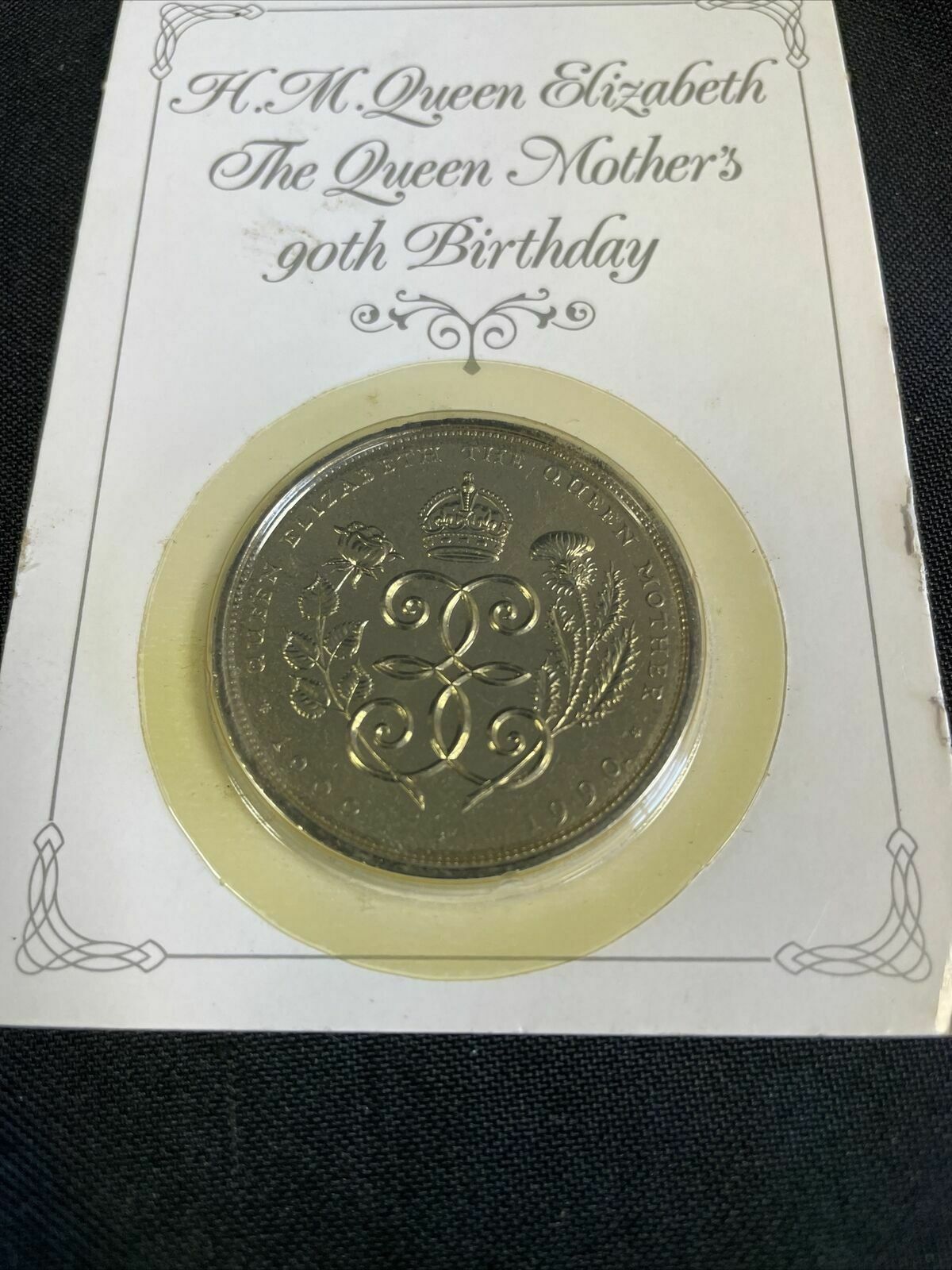Commemorative Coin on Card GB £5 1990 - Queen's Mother 90th Birthday -(8227)