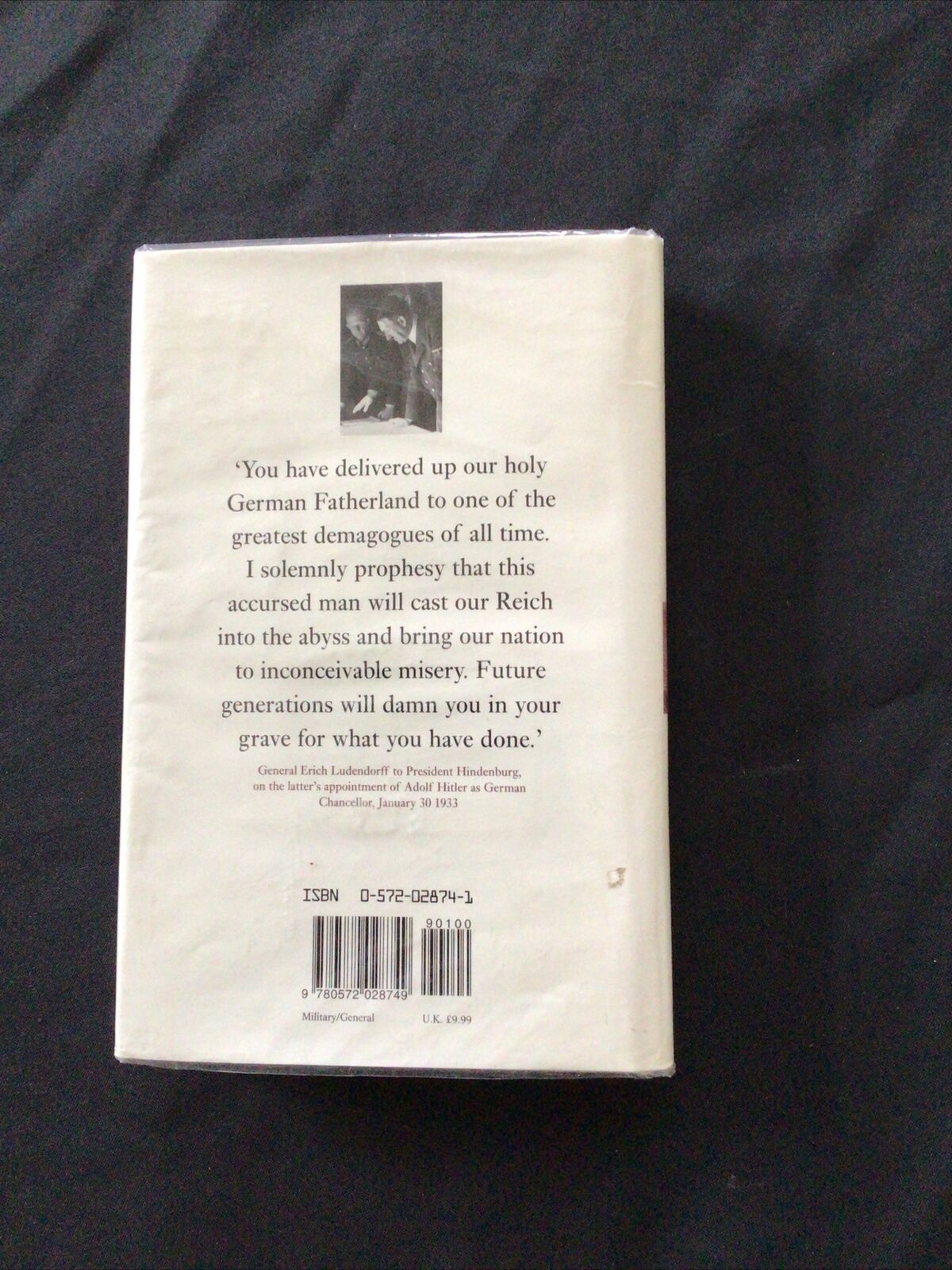 BOOK - HITLER MILITARY COMMANDER - Rupert Matthews - (8688)