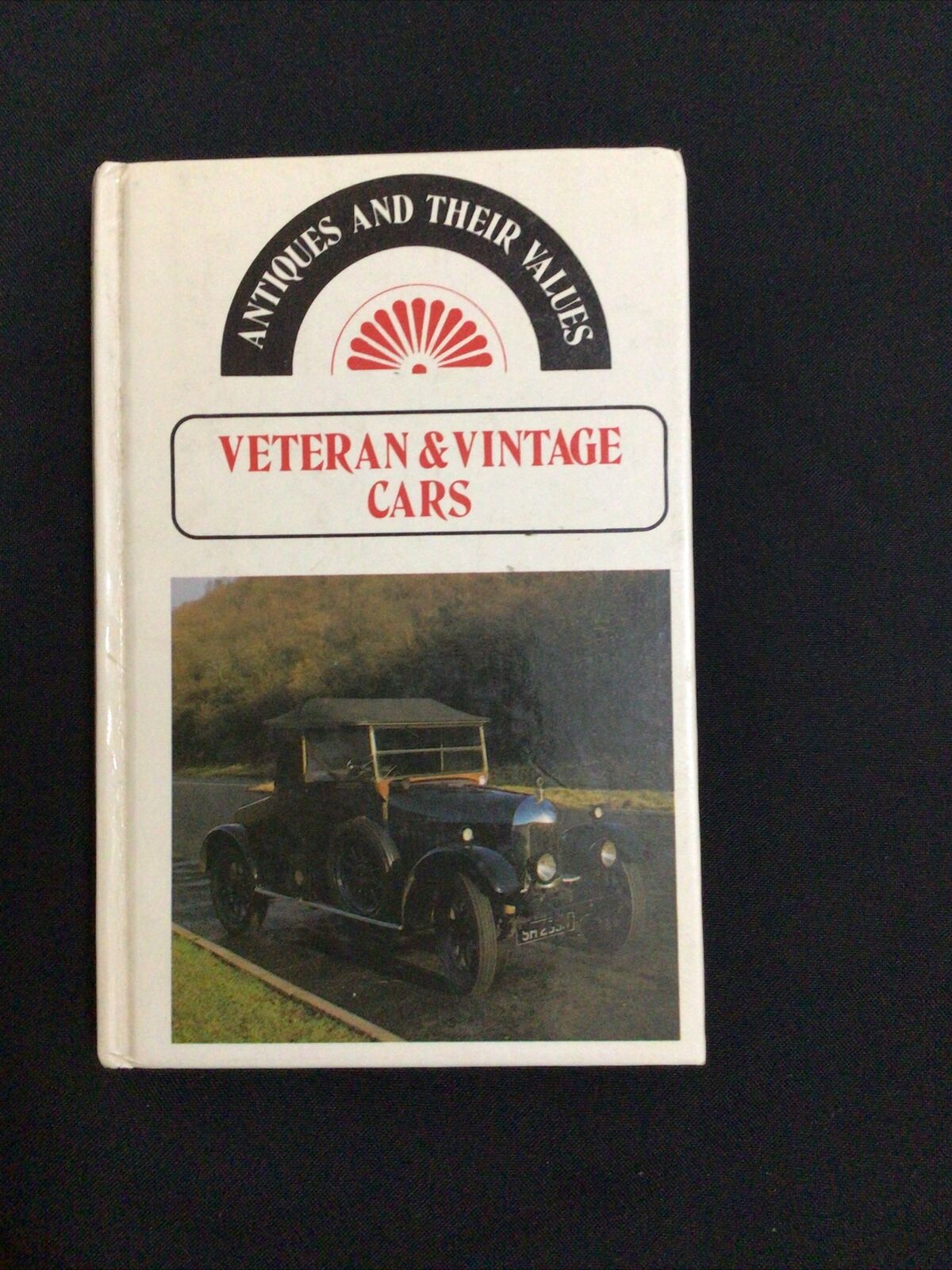 BOOK - Lyle pocket Antiques & Their Values 1979 - VETERAN & VINTAGE CARS - (8581)