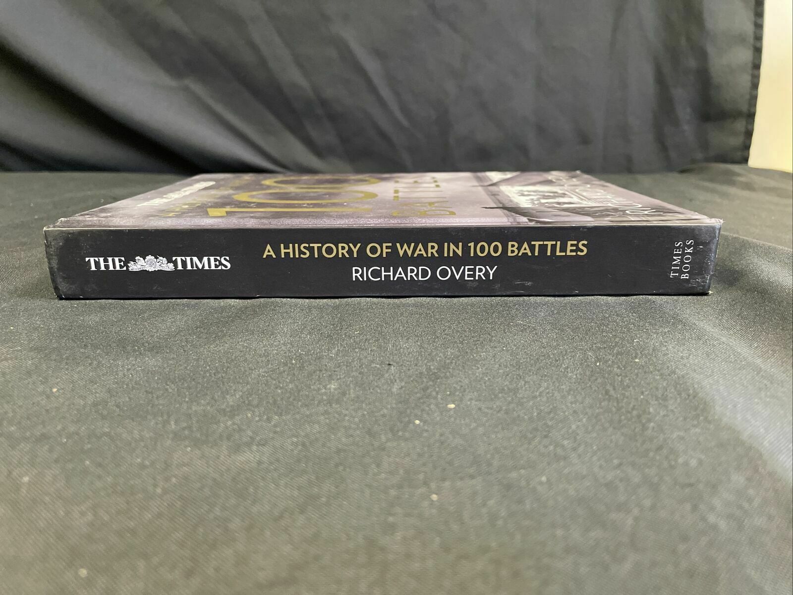 BOOK - The Times A History of War in 100 Battles - Richard Overy - HB - (8199)