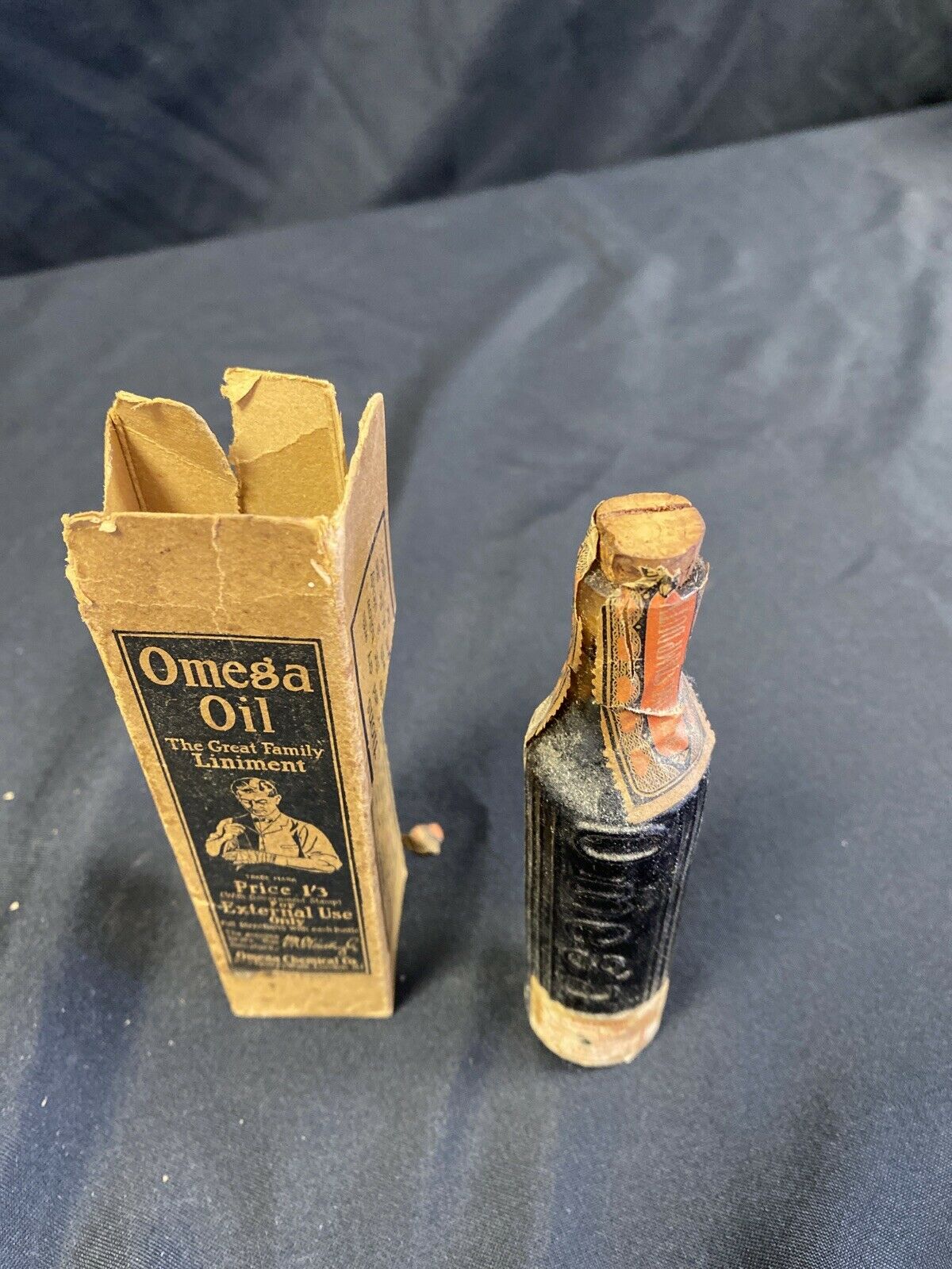 Antique Poison Medicine Bottle Full sealed ->100 yrs.  OMEGA OIL - London -(6602